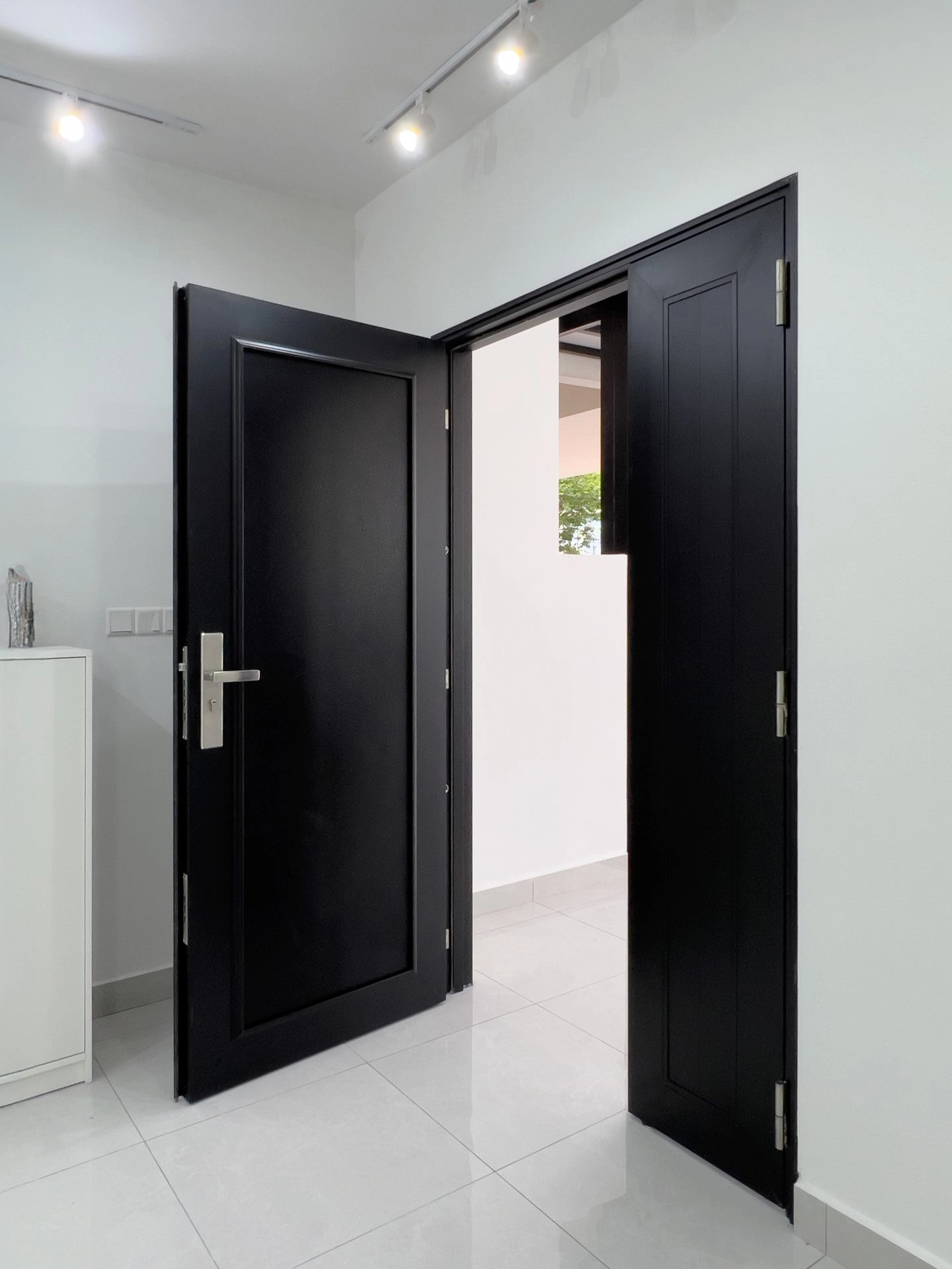 AlutechDoor One and half Door DT901