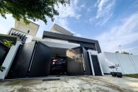 Trackless folding gate Trackless autogate Folding gate Malaysia Aluminium gate Malaysia Delux autogate Unigate Autogate Malaysia Unigate Malaysia Trackless gate Malaysia Aluminium gate supplier Malaysia Aluminium auto gate Autogate price Autogate system price Trackless autogate malaysia price Autogate malaysia price Aluminium gate suppliers x8