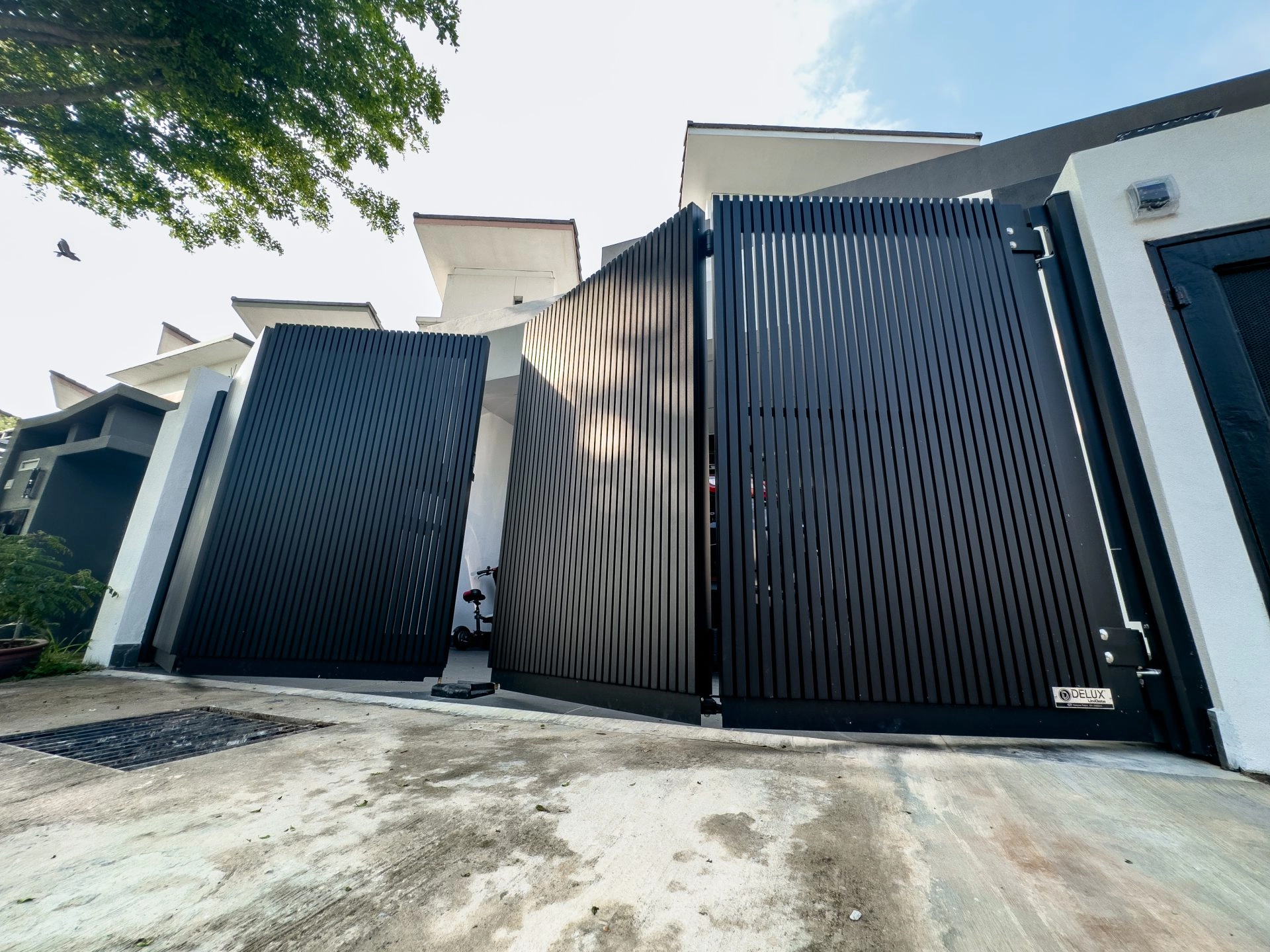 Trackless folding gate Trackless autogate Folding gate Malaysia Aluminium gate Malaysia Delux autogate Unigate Autogate Malaysia Unigate Malaysia Trackless gate Malaysia Aluminium gate supplier Malaysia Aluminium auto gate Autogate price Autogate system price Trackless autogate malaysia price Autogate malaysia price Aluminium gate suppliers x8