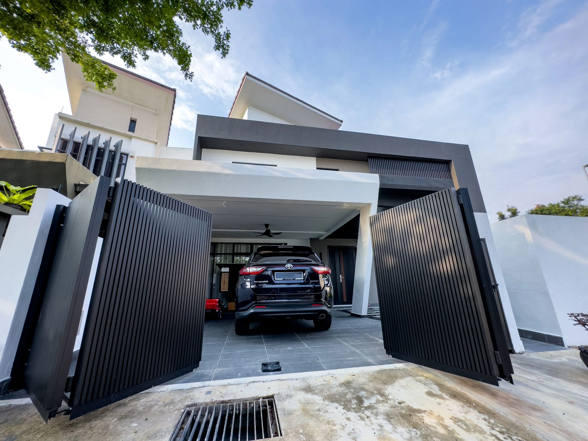 Trackless folding gate Trackless autogate Folding gate Malaysia Aluminium gate Malaysia Delux autogate Unigate Autogate Malaysia Unigate Malaysia Trackless gate Malaysia Aluminium gate supplier Malaysia Aluminium auto gate Autogate price Autogate system price Trackless autogate malaysia price Autogate malaysia price Aluminium gate suppliers x8