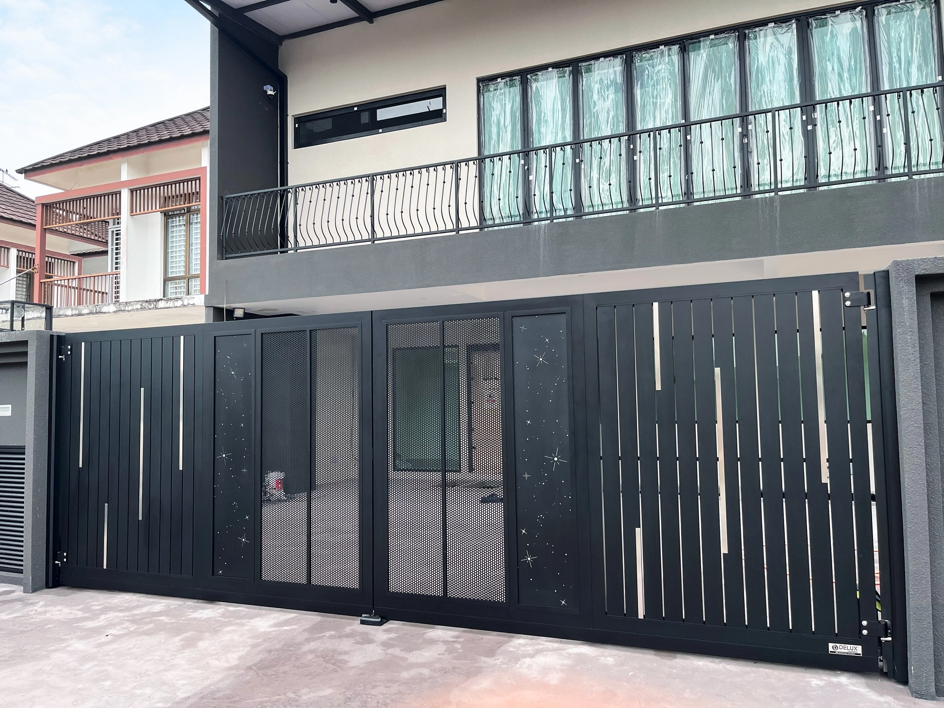 Trackless folding gate Trackless autogate Folding gate Malaysia Aluminium gate Malaysia Delux autogate Unigate Autogate Malaysia Unigate Malaysia Trackless gate Malaysia Aluminium gate supplier Malaysia Aluminium auto gate Autogate price Autogate system price Trackless autogate malaysia price Autogate malaysia price Aluminium gate suppliers starry