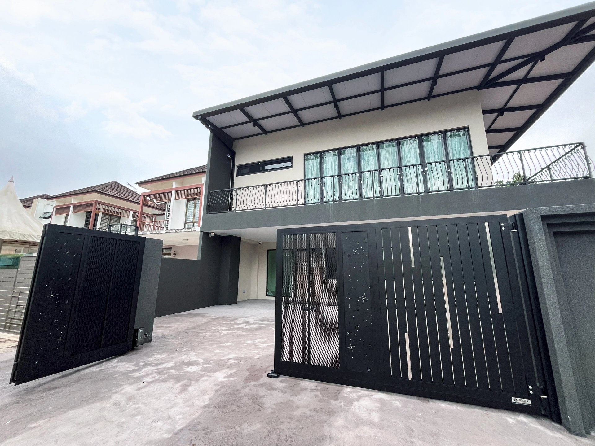 Trackless folding gate Trackless autogate Folding gate Malaysia Aluminium gate Malaysia Delux autogate Unigate Autogate Malaysia Unigate Malaysia Trackless gate Malaysia Aluminium gate supplier Malaysia Aluminium auto gate Autogate price Autogate system price Trackless autogate malaysia price Autogate malaysia price Aluminium gate suppliers starry