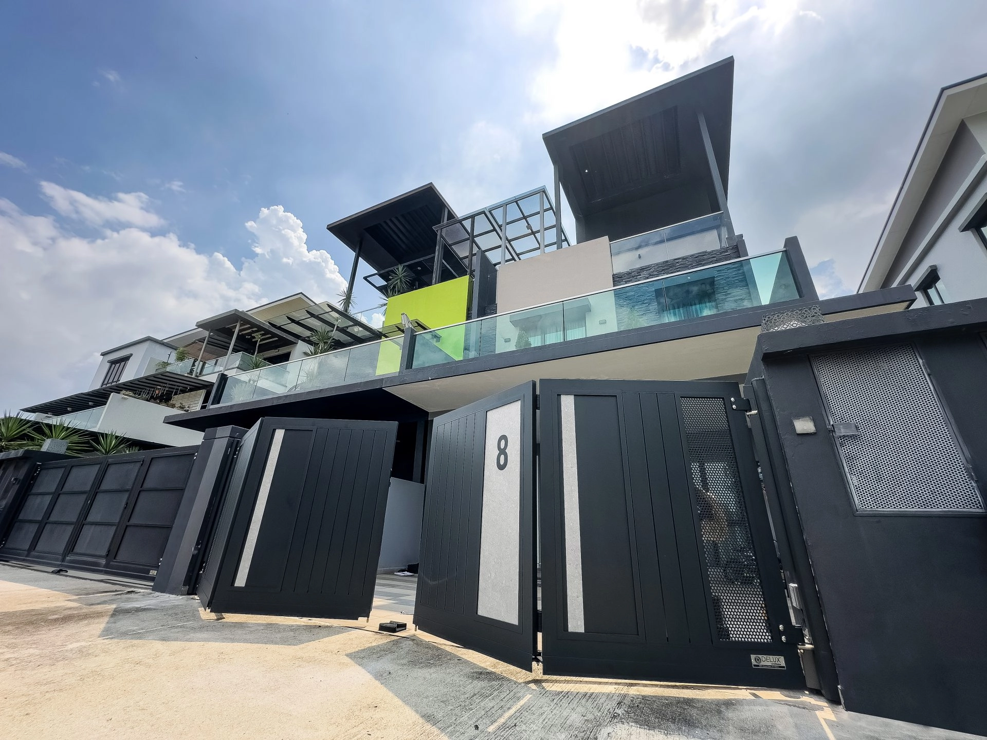 Trackless folding gate Trackless autogate Folding gate Malaysia Aluminium gate Malaysia Delux autogate Unigate Autogate Malaysia Unigate Malaysia Trackless gate Malaysia Aluminium gate supplier Malaysia Aluminium auto gate Autogate price Autogate system price Trackless autogate malaysia price Autogate malaysia price Aluminium gate suppliers inline 14c