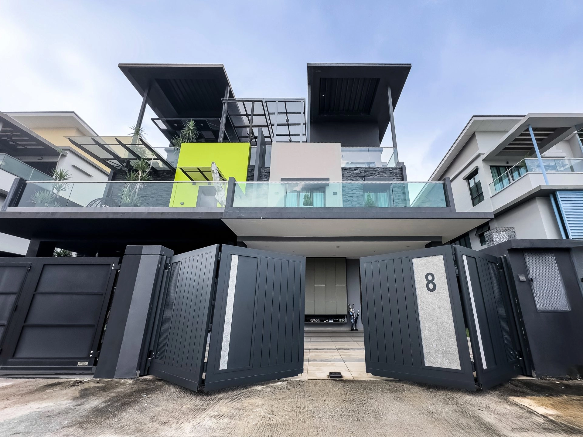 Trackless folding gate Trackless autogate Folding gate Malaysia Aluminium gate Malaysia Delux autogate Unigate Autogate Malaysia Unigate Malaysia Trackless gate Malaysia Aluminium gate supplier Malaysia Aluminium auto gate Autogate price Autogate system price Trackless autogate malaysia price Autogate malaysia price Aluminium gate suppliers inline 14c