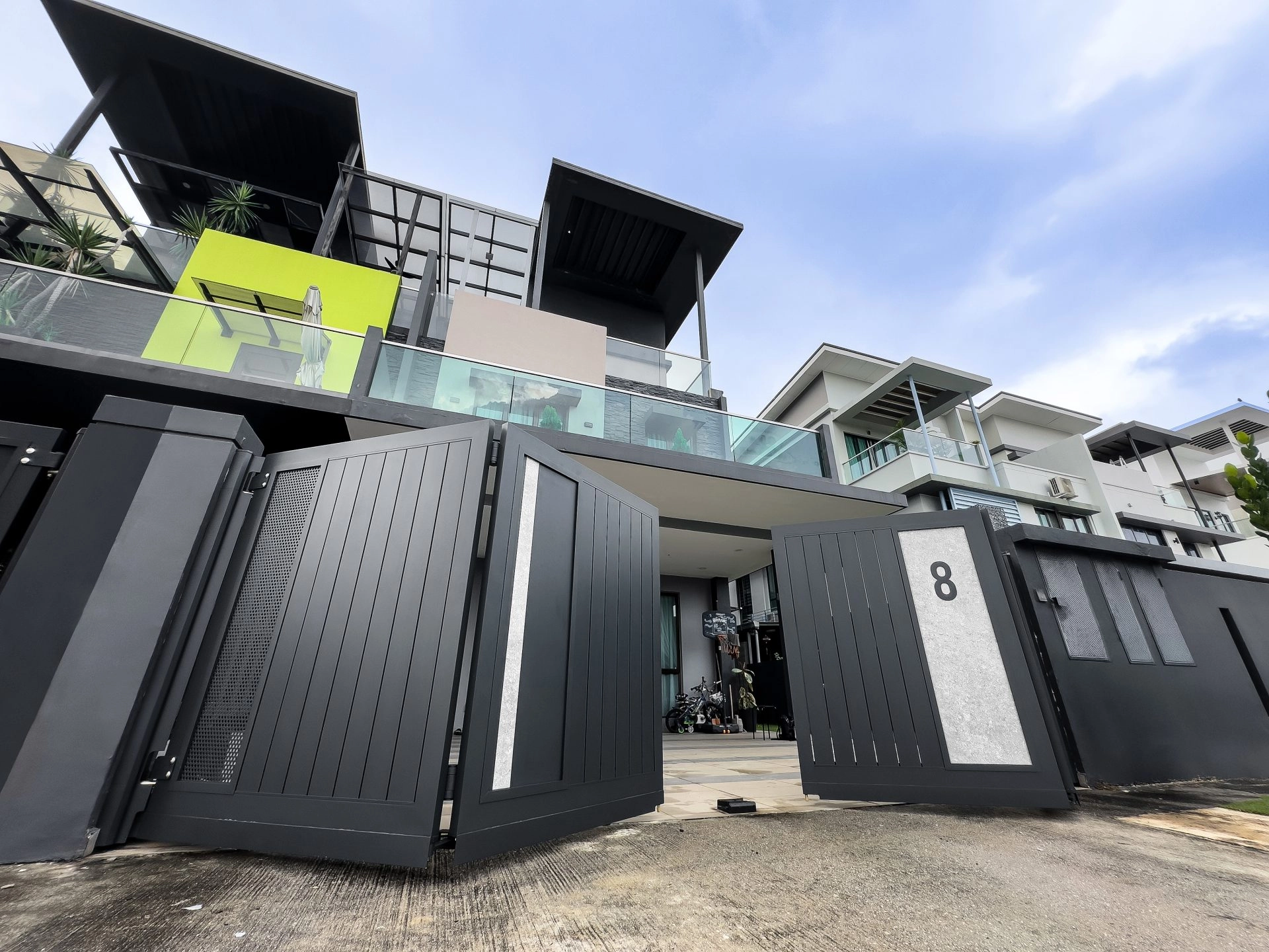 Trackless folding gate Trackless autogate Folding gate Malaysia Aluminium gate Malaysia Delux autogate Unigate Autogate Malaysia Unigate Malaysia Trackless gate Malaysia Aluminium gate supplier Malaysia Aluminium auto gate Autogate price Autogate system price Trackless autogate malaysia price Autogate malaysia price Aluminium gate suppliers inline 14c