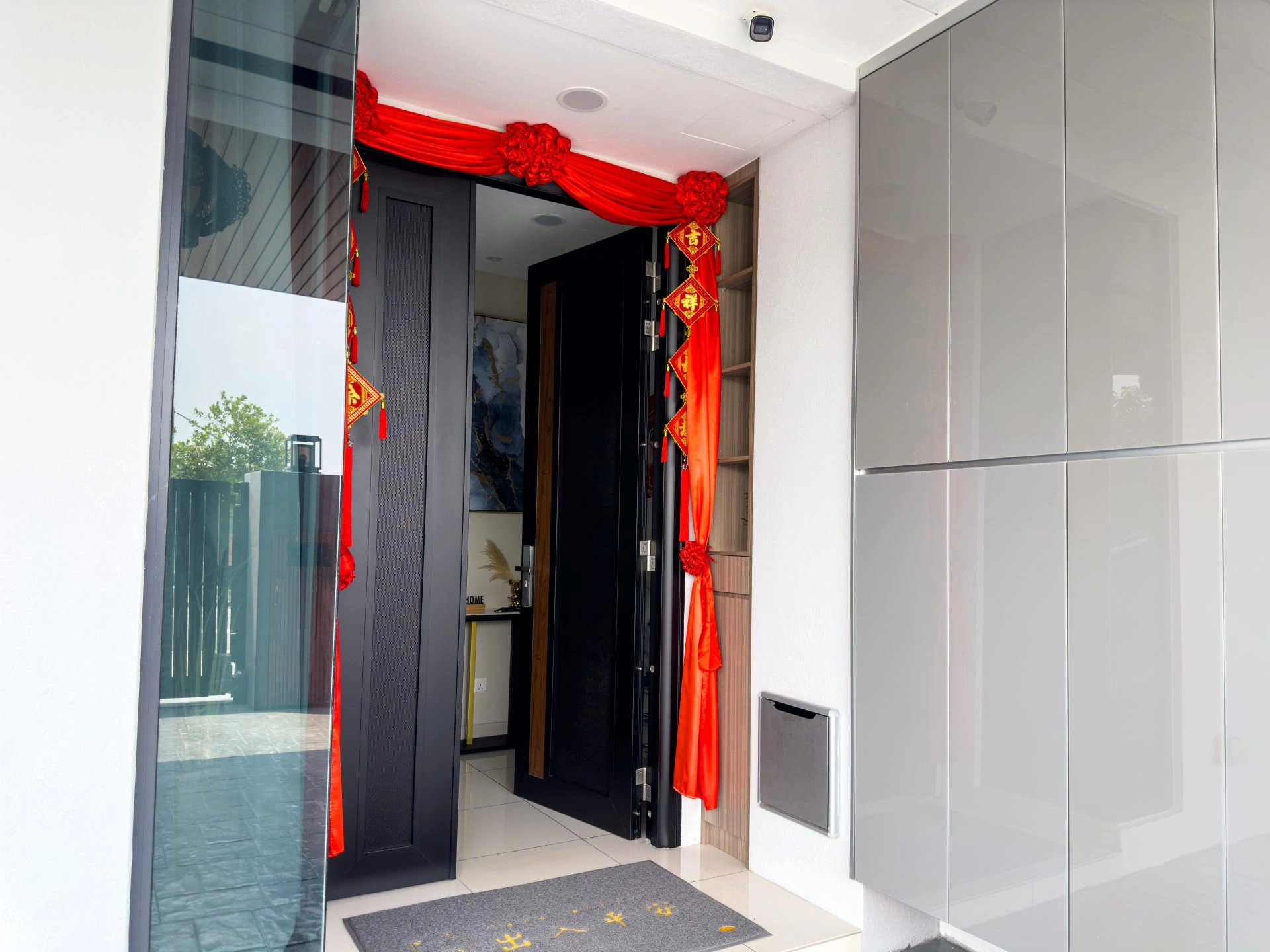 AlutechDoor One and Half Door DT601W