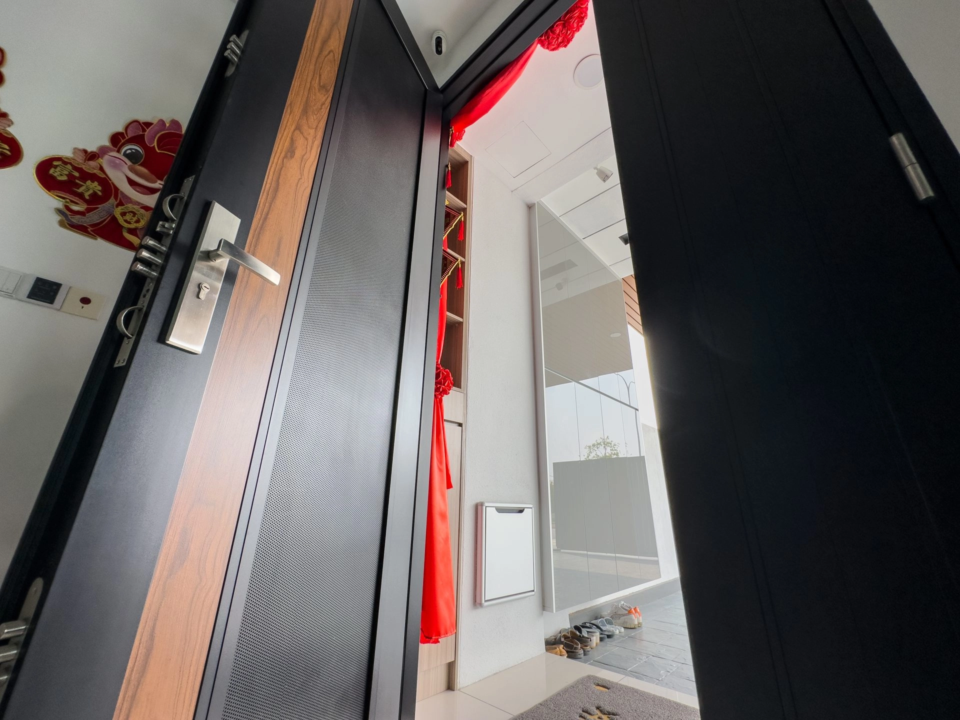 AlutechDoor One and Half Door DT601W