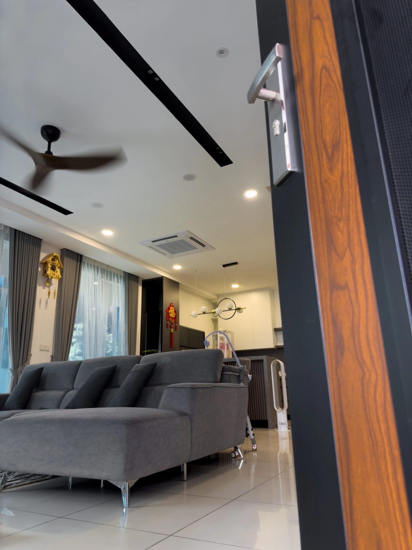 AlutechDoor One and Half Door DT601W