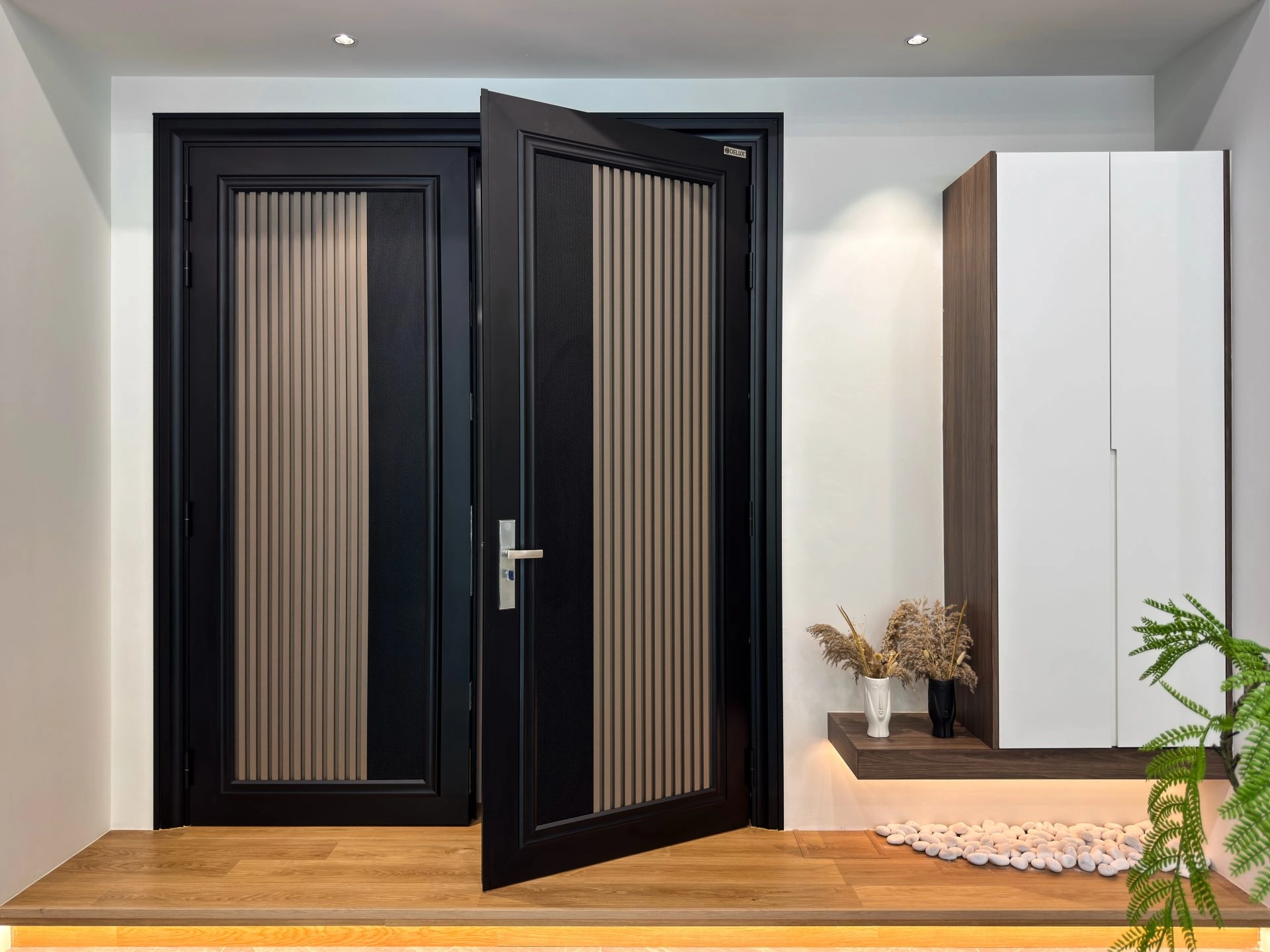 Security door Malaysia Aluminum door Luxury security door Delux security door price Aluminium security door Alutechdoor Security door design for home Best safety door Best security door malaysia Modern security door Security door design Double Door DT707