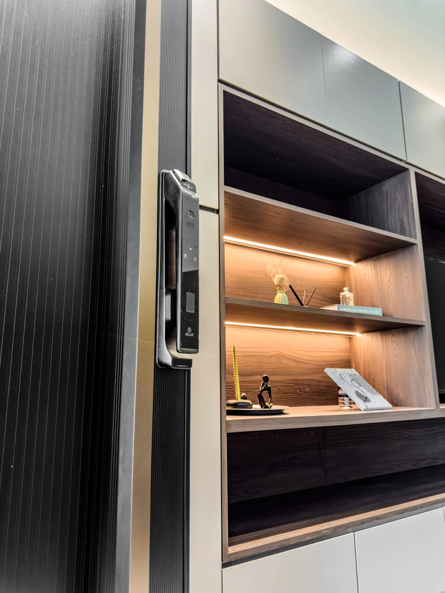 Security door Malaysia Aluminum door Luxury security door Delux security door price Aluminium security door Alutechdoor Security door design for home Best safety door Best security door malaysia Modern security door Security door design Double Door LN101