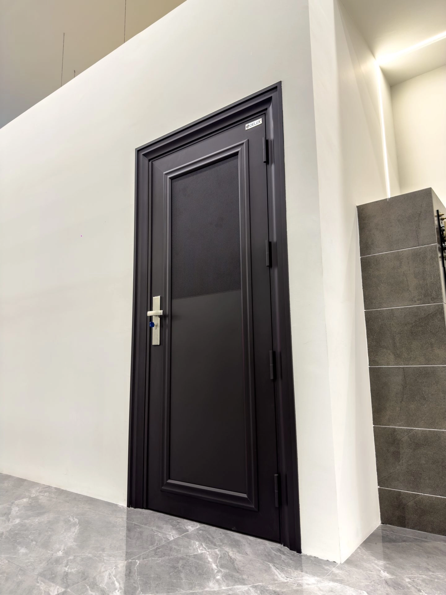 Security door Malaysia Aluminum door Luxury security door Delux security door price Aluminium security door Alutechdoor Security door design for home Best safety door Best security door malaysia Modern security door Security door design Single Door DT302