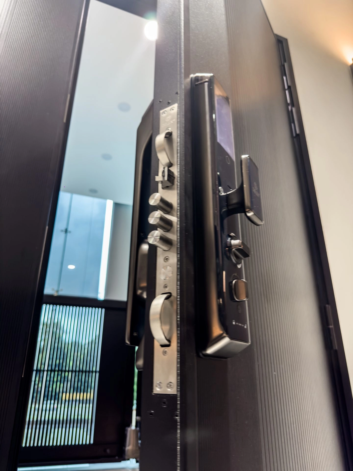 Security door Malaysia Aluminum door Luxury security door Delux security door price Aluminium security door Alutechdoor Security door design for home Best safety door Best security door malaysia Modern security door Security door design Double Door LN101