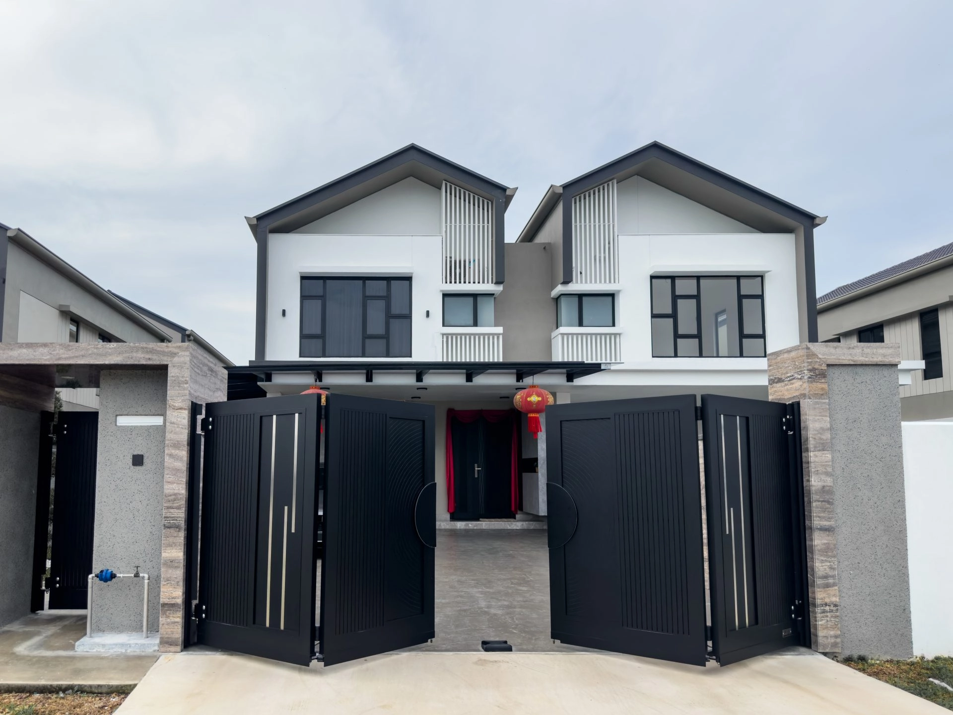 Trackless folding gate Trackless autogate Folding gate Malaysia Aluminium gate Malaysia Delux autogate Unigate Autogate Malaysia Unigate Malaysia Trackless gate Malaysia Aluminium gate supplier Malaysia Aluminium auto gate Autogate price Autogate system price Trackless autogate malaysia price Autogate malaysia price Aluminium gate suppliers Grono