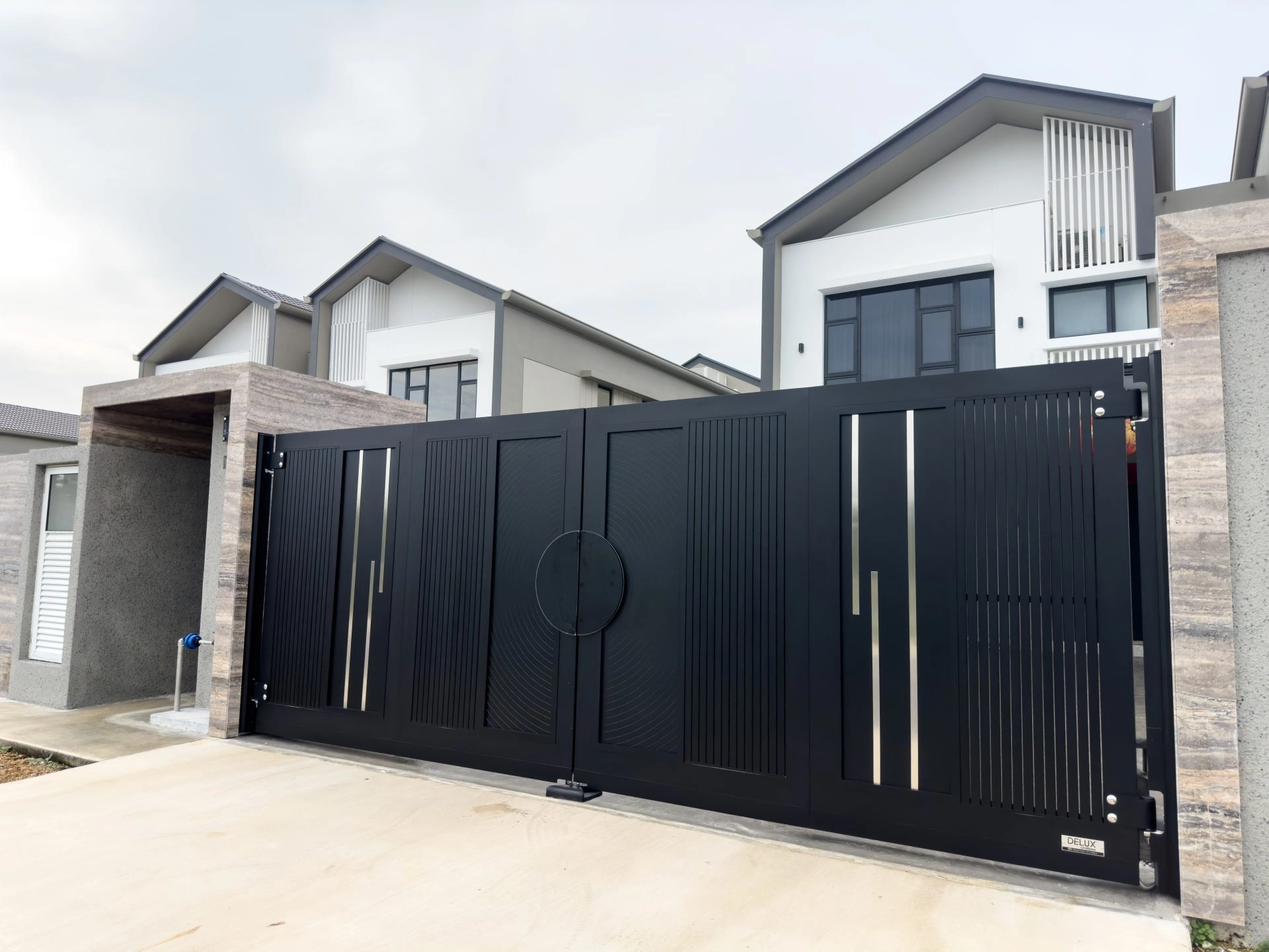 Trackless folding gate Trackless autogate Folding gate Malaysia Aluminium gate Malaysia Delux autogate Unigate Autogate Malaysia Unigate Malaysia Trackless gate Malaysia Aluminium gate supplier Malaysia Aluminium auto gate Autogate price Autogate system price Trackless autogate malaysia price Autogate malaysia price Aluminium gate suppliers Grono