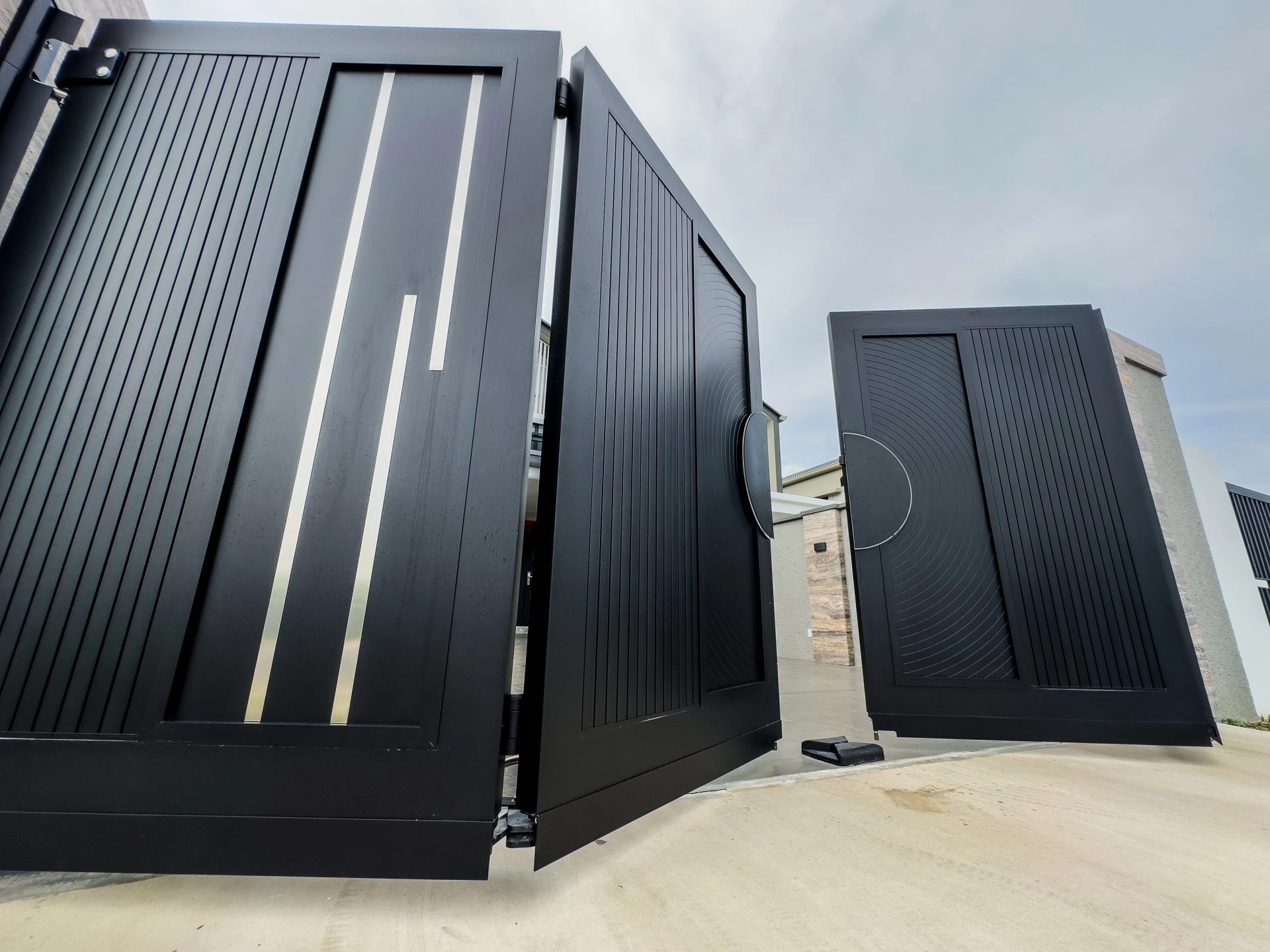 Trackless folding gate Trackless autogate Folding gate Malaysia Aluminium gate Malaysia Delux autogate Unigate Autogate Malaysia Unigate Malaysia Trackless gate Malaysia Aluminium gate supplier Malaysia Aluminium auto gate Autogate price Autogate system price Trackless autogate malaysia price Autogate malaysia price Aluminium gate suppliers Grono