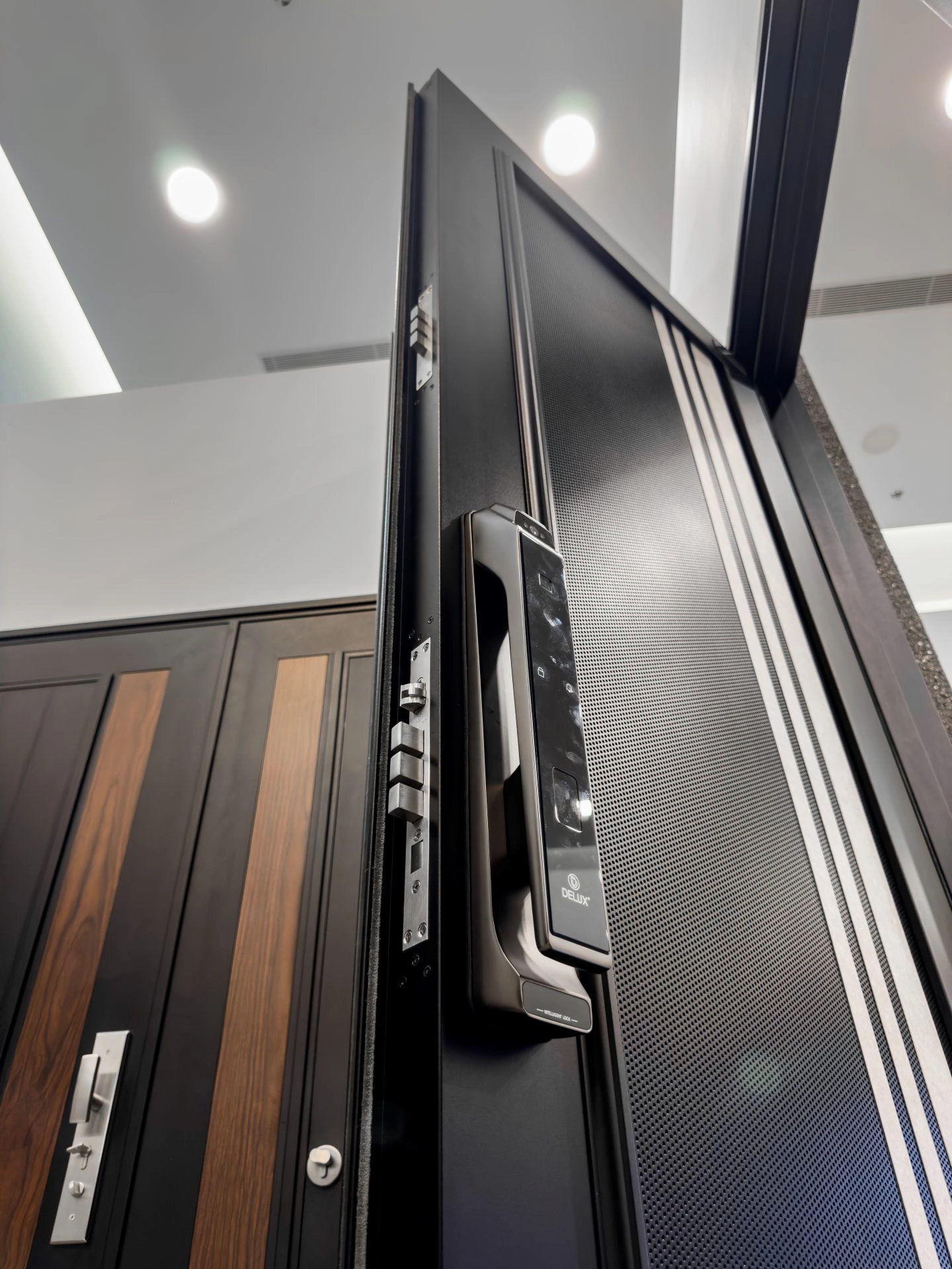 Security door Malaysia Aluminum door Luxury security door Delux security door price Aluminium security door Alutechdoor Security door design for home Best safety door Best security door malaysia Modern security door Security door design Double Door DT903C