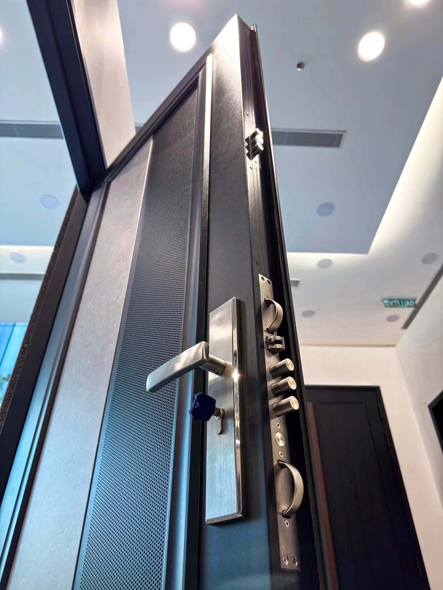 Security door Malaysia Aluminum door Luxury security door Delux security door price Aluminium security door Alutechdoor Security door design for home Best safety door Best security door malaysia Modern security door Security door design One and Half Door DT604C