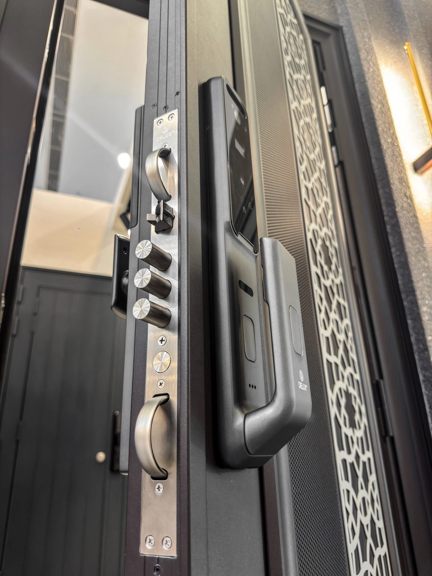 Security door Malaysia Aluminum door Luxury security door Delux security door price Aluminium security door Alutechdoor Security door design for home Best safety door Best security door malaysia Modern security door Security door design One and Half Door DT613