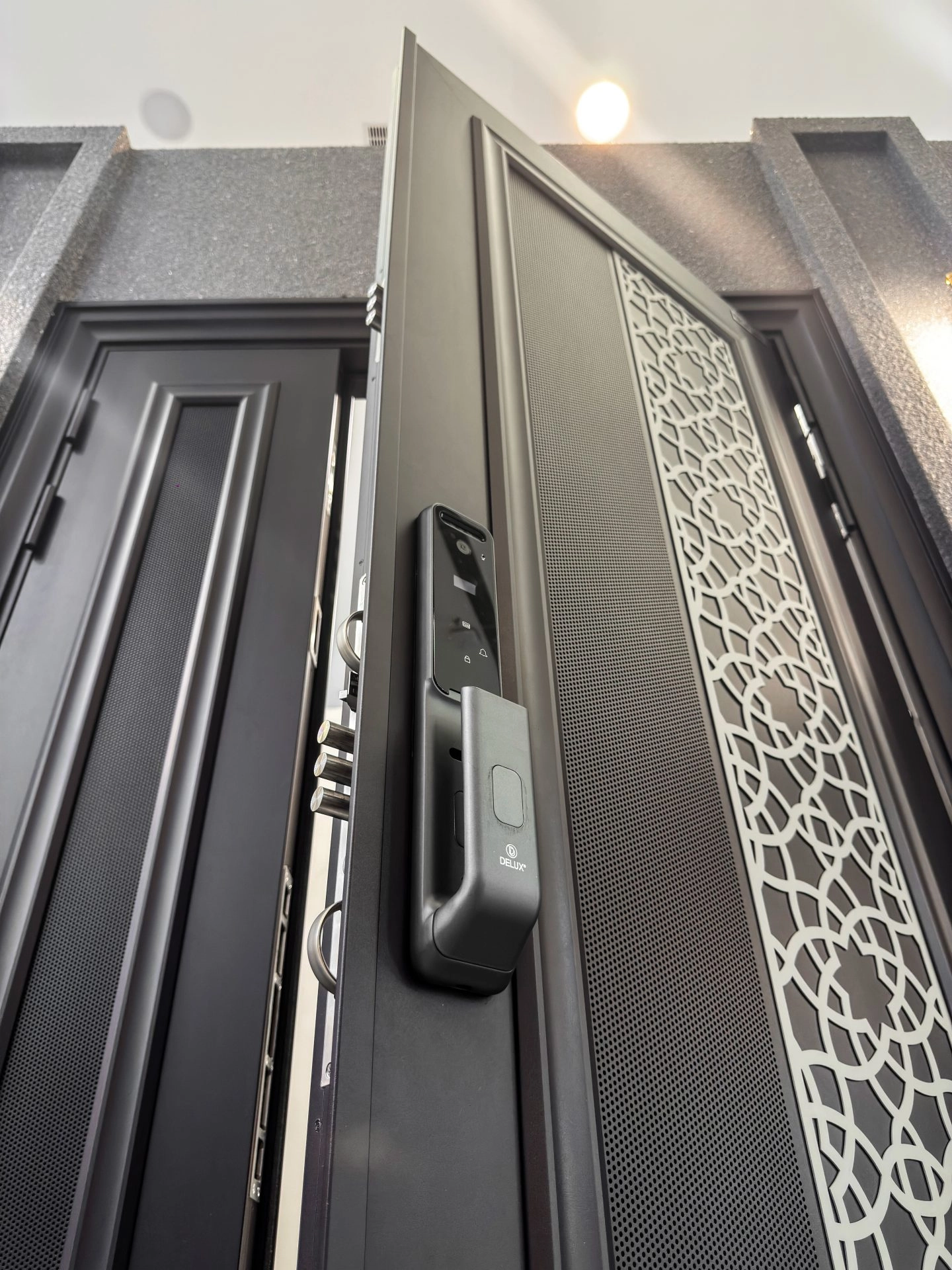 Security door Malaysia Aluminum door Luxury security door Delux security door price Aluminium security door Alutechdoor Security door design for home Best safety door Best security door malaysia Modern security door Security door design One and Half Door DT613