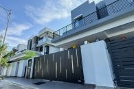 Trackless folding gate Trackless autogate Folding gate Malaysia Aluminium gate Malaysia Delux autogate Unigate Autogate Malaysia Unigate Malaysia Trackless gate Malaysia Aluminium gate supplier Malaysia Aluminium auto gate Autogate price Autogate system price Trackless autogate malaysia price Autogate malaysia price Aluminium gate suppliers x-line 1