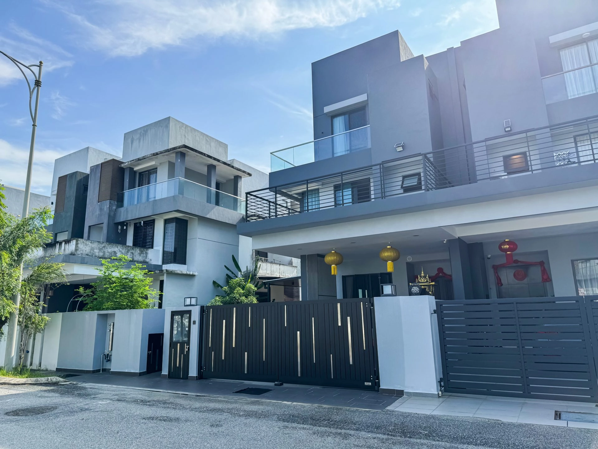 Trackless folding gate Trackless autogate Folding gate Malaysia Aluminium gate Malaysia Delux autogate Unigate Autogate Malaysia Unigate Malaysia Trackless gate Malaysia Aluminium gate supplier Malaysia Aluminium auto gate Autogate price Autogate system price Trackless autogate malaysia price Autogate malaysia price Aluminium gate suppliers x-line 1