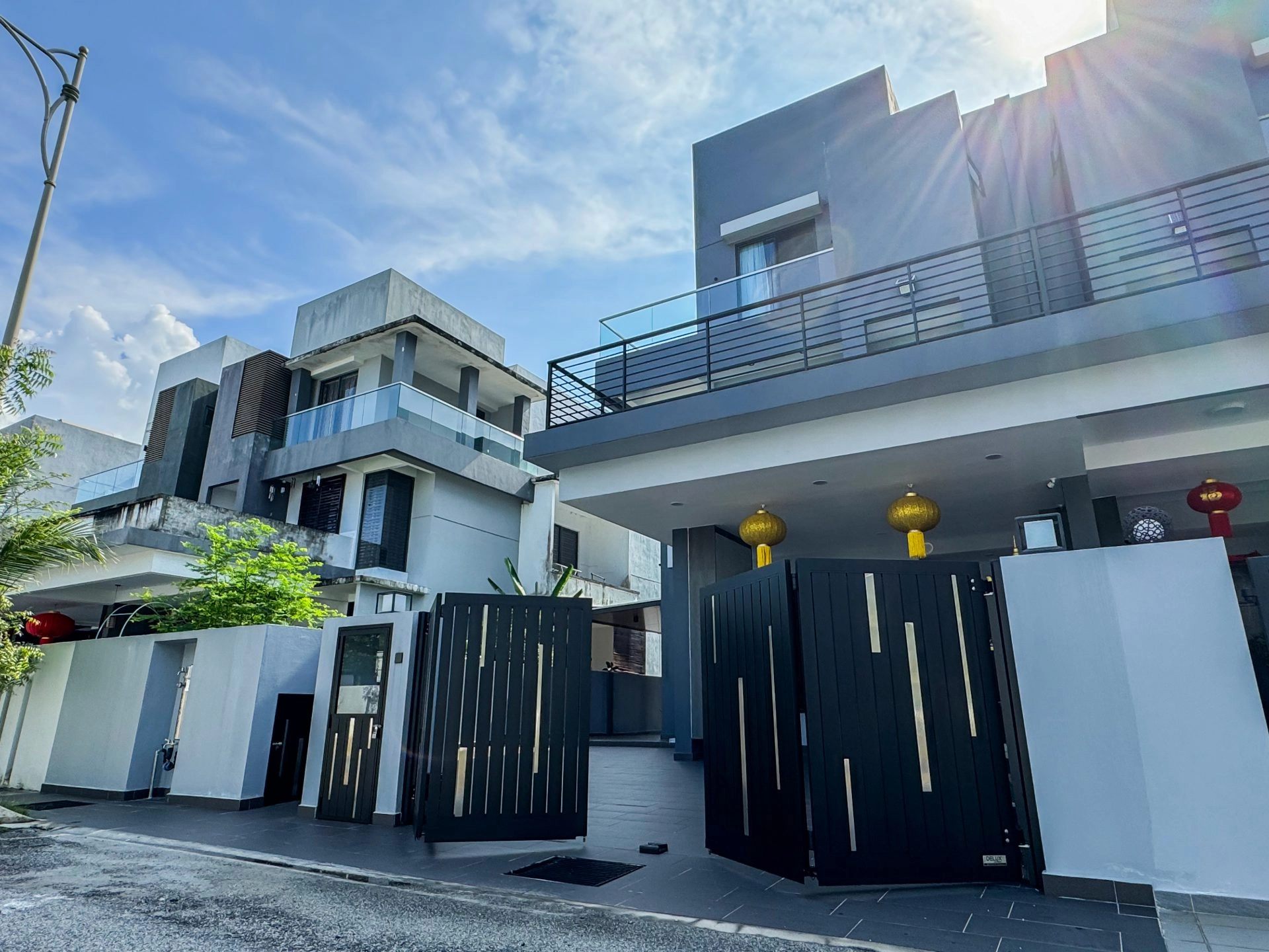 Trackless folding gate Trackless autogate Folding gate Malaysia Aluminium gate Malaysia Delux autogate Unigate Autogate Malaysia Unigate Malaysia Trackless gate Malaysia Aluminium gate supplier Malaysia Aluminium auto gate Autogate price Autogate system price Trackless autogate malaysia price Autogate malaysia price Aluminium gate suppliers x-line 1