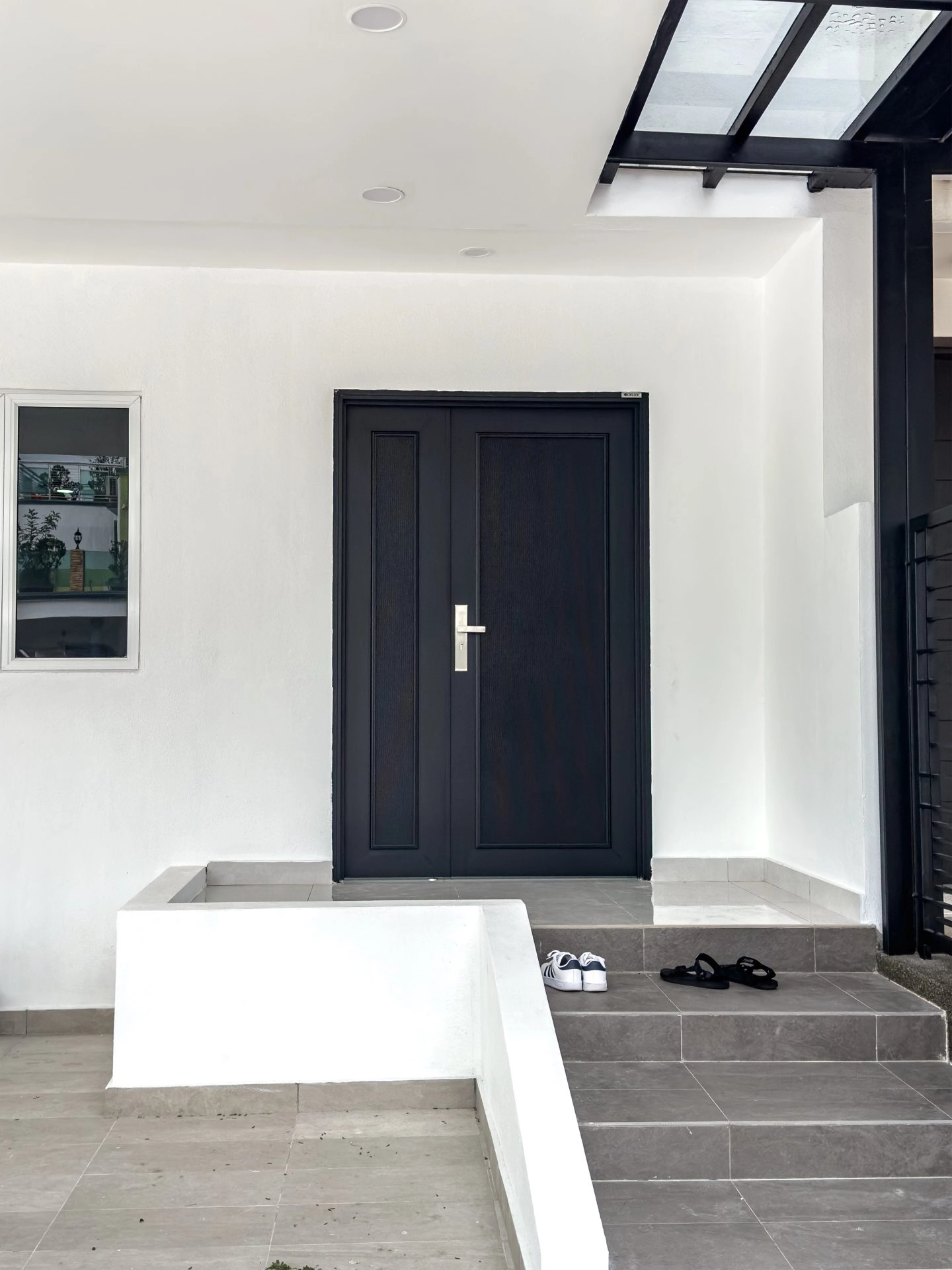 AlutechDoor One and half Door DT901