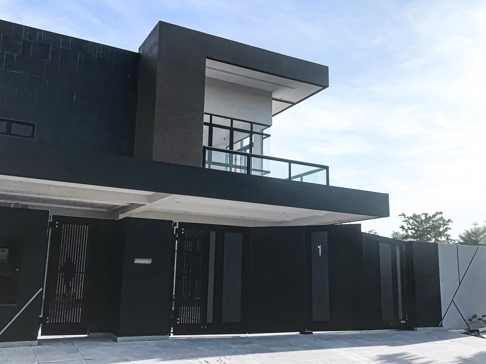 Trackless folding gate Trackless autogate Folding gate Malaysia Aluminium gate Malaysia Delux autogate Unigate Autogate Malaysia Unigate Malaysia Trackless gate Malaysia Aluminium gate supplier Malaysia Aluminium auto gate Autogate price Autogate system price Trackless autogate malaysia price Autogate malaysia price Aluminium gate suppliers Sharperr 1