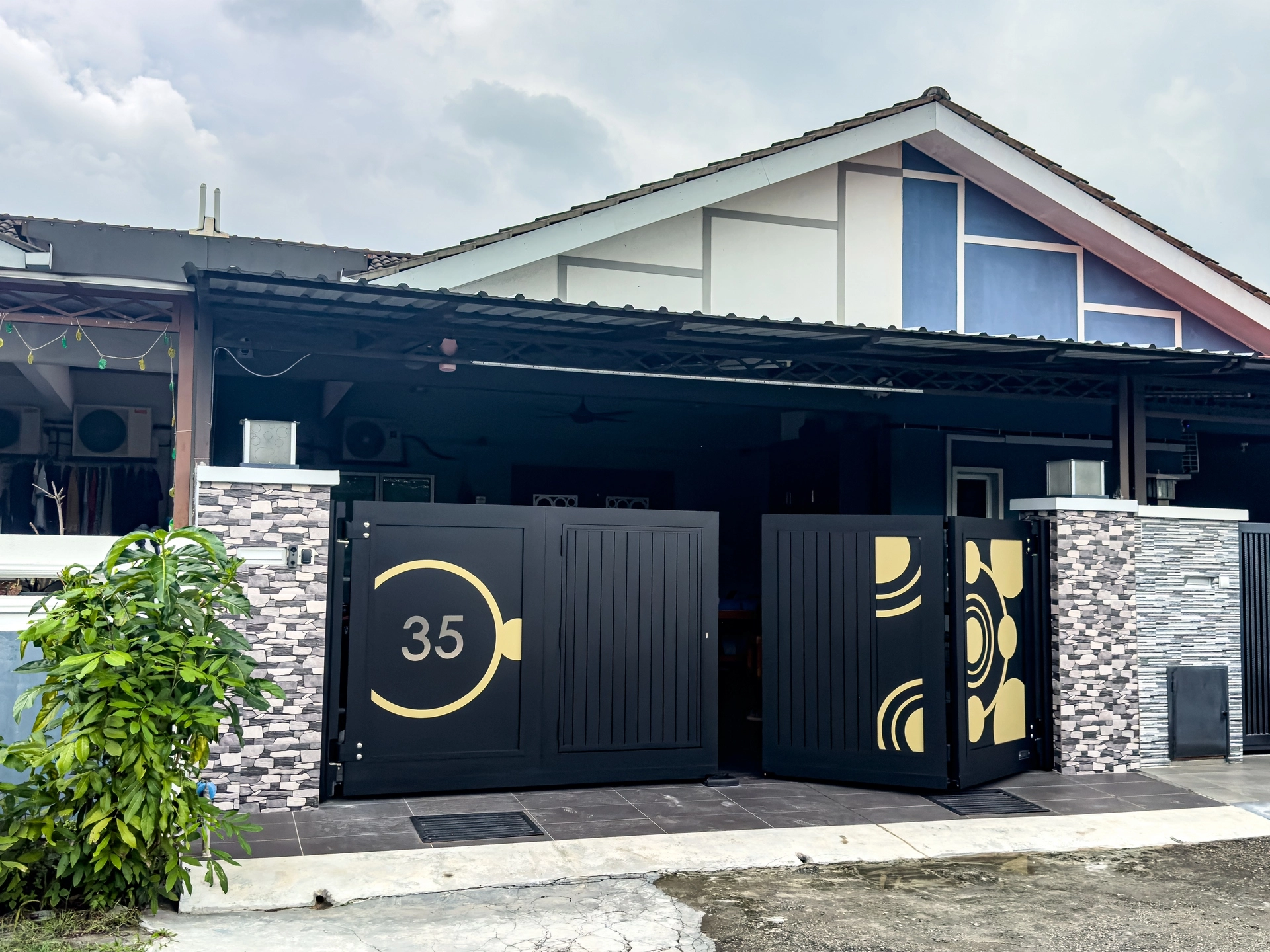 Trackless folding gate Trackless autogate Folding gate Malaysia Aluminium gate Malaysia Delux autogate Unigate Autogate Malaysia Unigate Malaysia Trackless gate Malaysia Aluminium gate supplier Malaysia Aluminium auto gate Autogate price Autogate system price Trackless autogate malaysia price Autogate malaysia price Aluminium gate suppliers metal 2