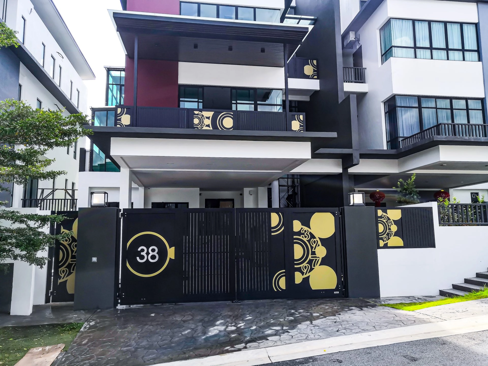 Trackless folding gate Trackless autogate Folding gate Malaysia Aluminium gate Malaysia Delux autogate Unigate Autogate Malaysia Unigate Malaysia Trackless gate Malaysia Aluminium gate supplier Malaysia Aluminium auto gate Autogate price Autogate system price Trackless autogate malaysia price Autogate malaysia price Aluminium gate suppliers metal2