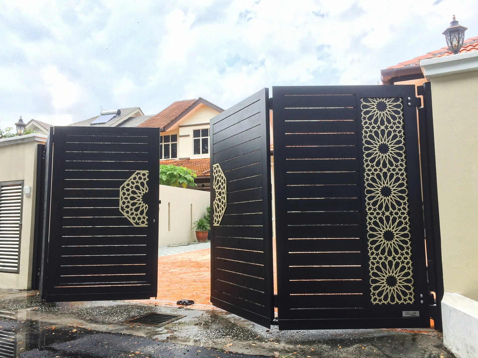 Trackless folding gate Trackless autogate Folding gate Malaysia Aluminium gate Malaysia Delux autogate Unigate Autogate Malaysia Unigate Malaysia Trackless gate Malaysia Aluminium gate supplier Malaysia Aluminium auto gate Autogate price Autogate system price Trackless autogate malaysia price Autogate malaysia price Aluminium gate suppliers mj106