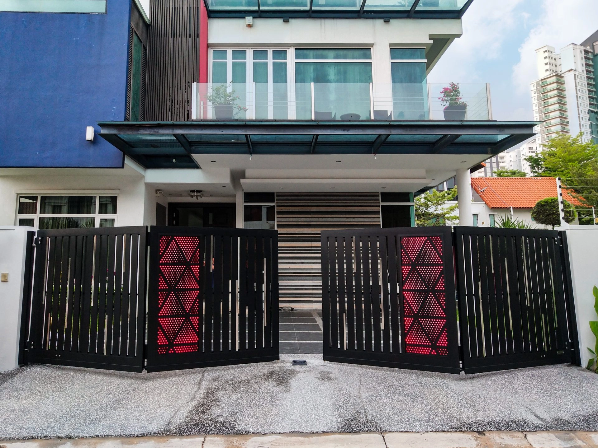 Trackless folding gate Trackless autogate Folding gate Malaysia Aluminium gate Malaysia Delux autogate Unigate Autogate Malaysia Unigate Malaysia Trackless gate Malaysia Aluminium gate supplier Malaysia Aluminium auto gate Autogate price Autogate system price Trackless autogate malaysia price Autogate malaysia price Aluminium gate suppliers Tricity