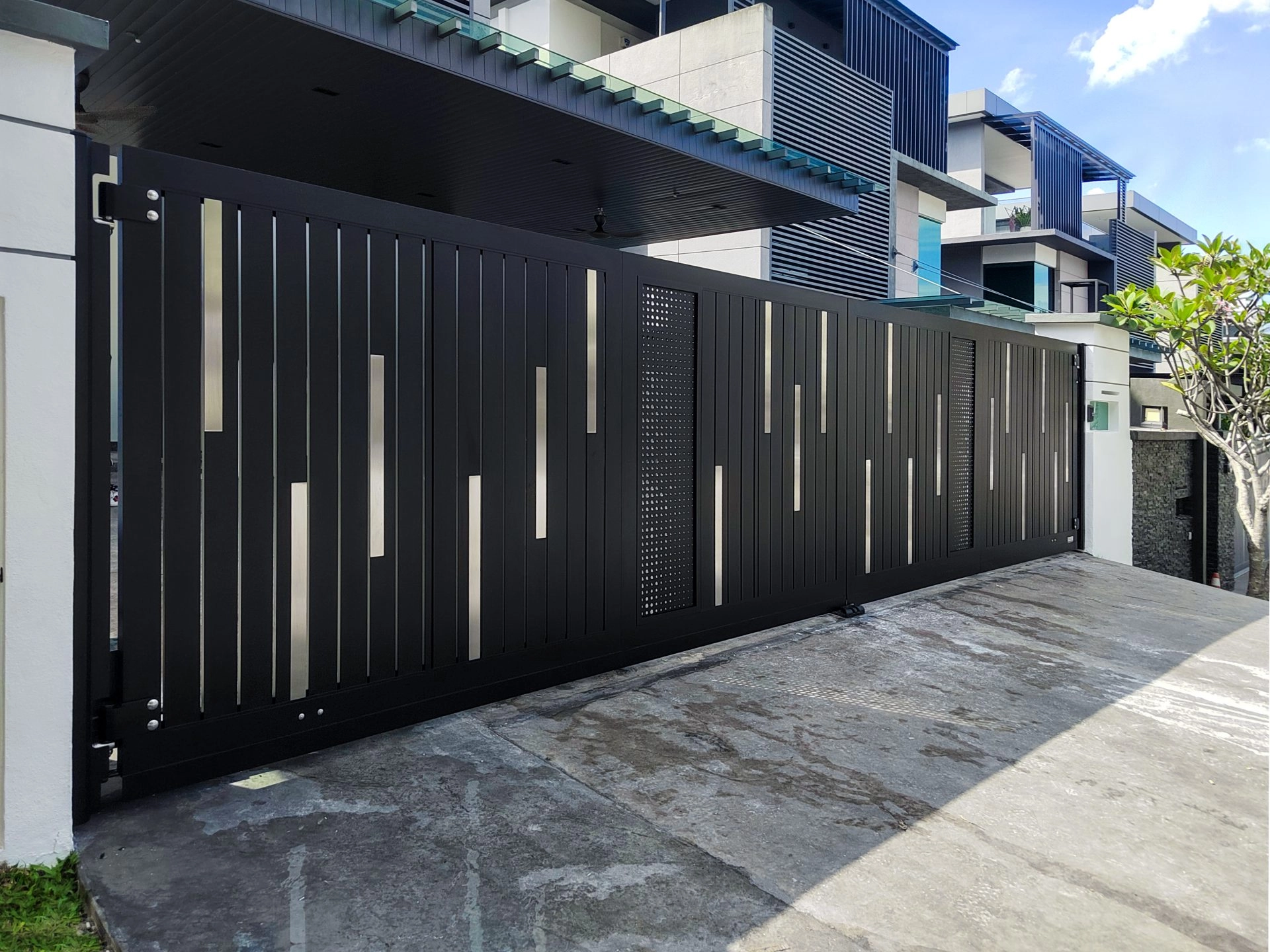 Trackless folding gate Trackless autogate Folding gate Malaysia Aluminium gate Malaysia Delux autogate Unigate Autogate Malaysia Unigate Malaysia Trackless gate Malaysia Aluminium gate supplier Malaysia Aluminium auto gate Autogate price Autogate system price Trackless autogate malaysia price Autogate malaysia price Aluminium gate suppliers Classline 502