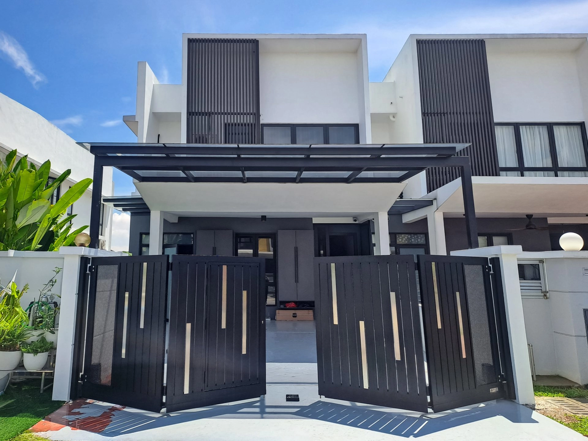 Trackless folding gate Trackless autogate Folding gate Malaysia Aluminium gate Malaysia Delux autogate Unigate Autogate Malaysia Unigate Malaysia Trackless gate Malaysia Aluminium gate supplier Malaysia Aluminium auto gate Autogate price Autogate system price Trackless autogate malaysia price Autogate malaysia price Aluminium gate suppliers classline 301