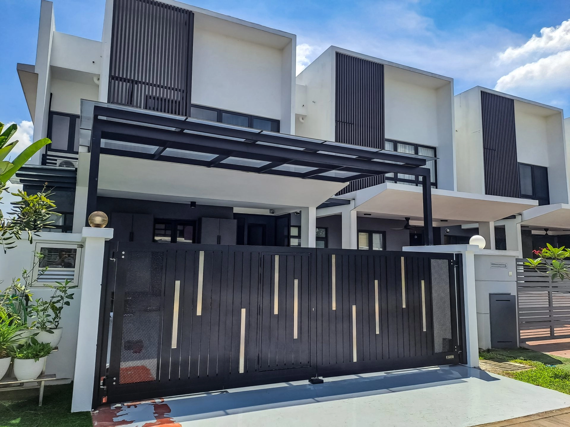 Trackless folding gate Trackless autogate Folding gate Malaysia Aluminium gate Malaysia Delux autogate Unigate Autogate Malaysia Unigate Malaysia Trackless gate Malaysia Aluminium gate supplier Malaysia Aluminium auto gate Autogate price Autogate system price Trackless autogate malaysia price Autogate malaysia price Aluminium gate suppliers classline 301