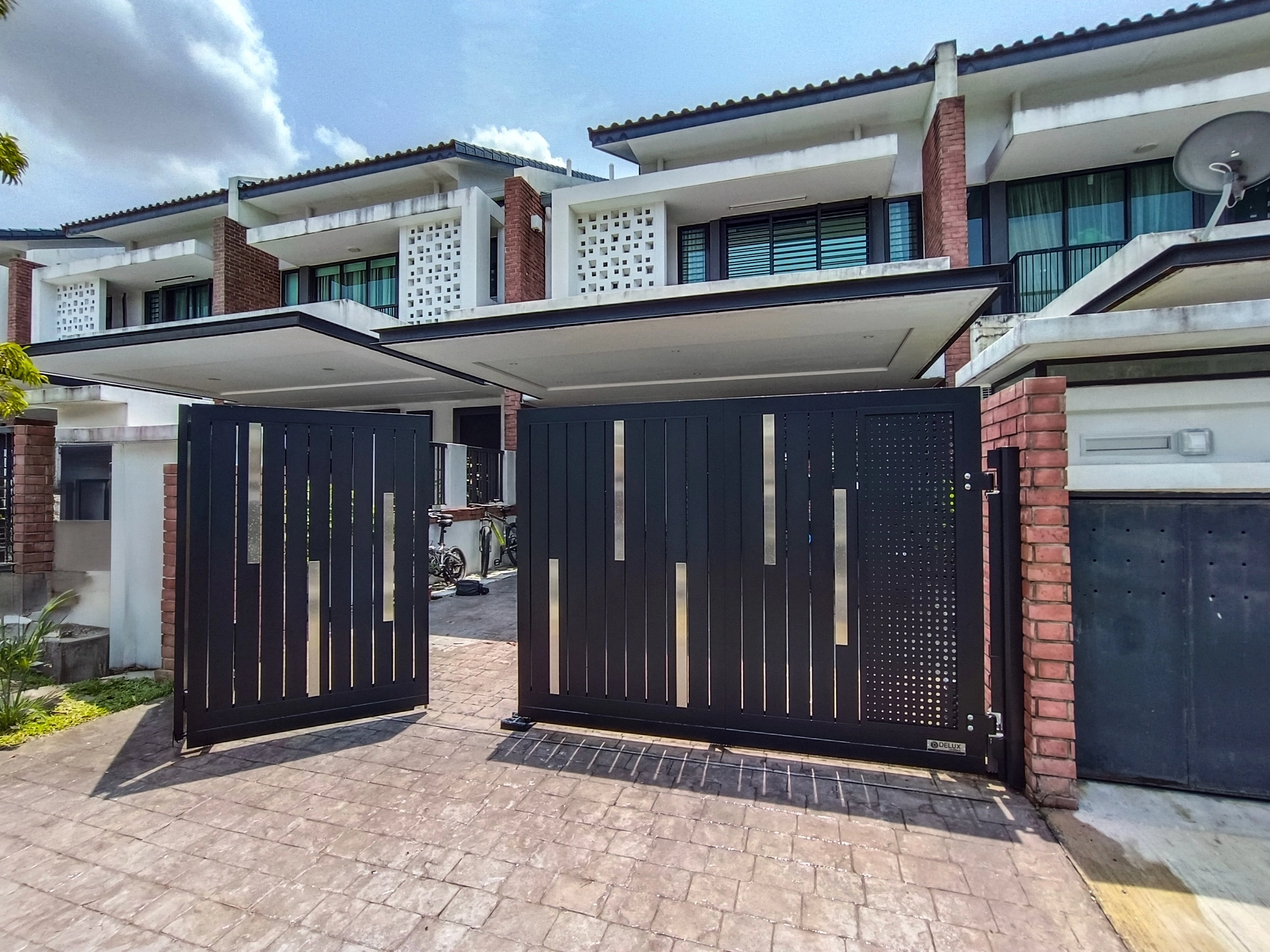 Trackless folding gate Trackless autogate Folding gate Malaysia Aluminium gate Malaysia Delux autogate Unigate Autogate Malaysia Unigate Malaysia Trackless gate Malaysia Aluminium gate supplier Malaysia Aluminium auto gate Autogate price Autogate system price Trackless autogate malaysia price Autogate malaysia price Aluminium gate suppliers classline 501