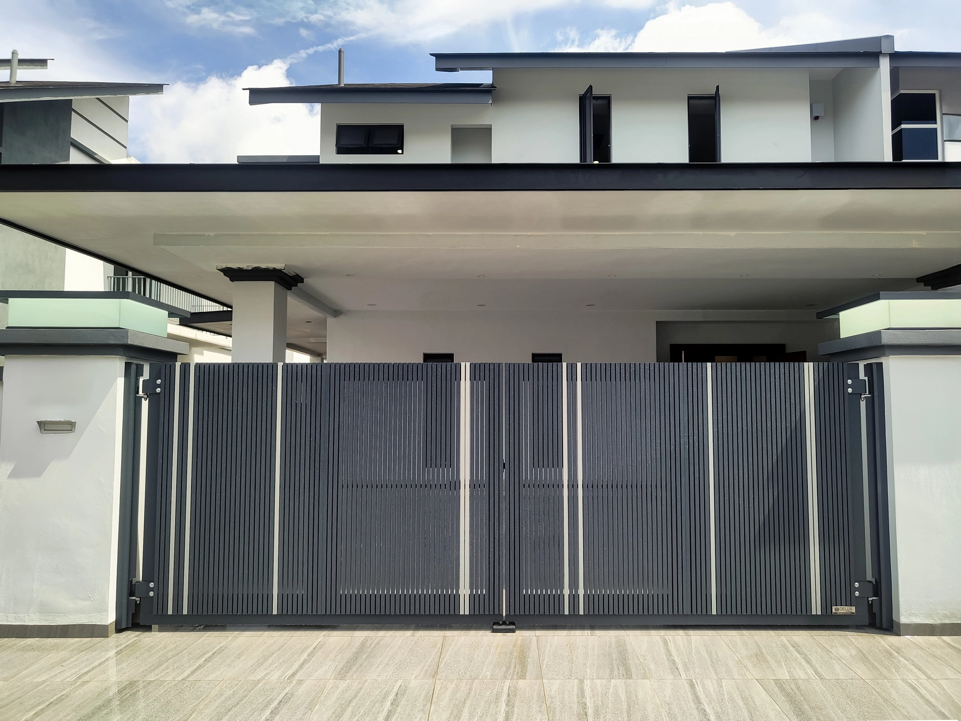 Trackless folding gate Trackless autogate Folding gate Malaysia Aluminium gate Malaysia Delux autogate Unigate Autogate Malaysia Unigate Malaysia Trackless gate Malaysia Aluminium gate supplier Malaysia Aluminium auto gate Autogate price Autogate system price Trackless autogate malaysia price Autogate malaysia price Aluminium gate suppliers xe1