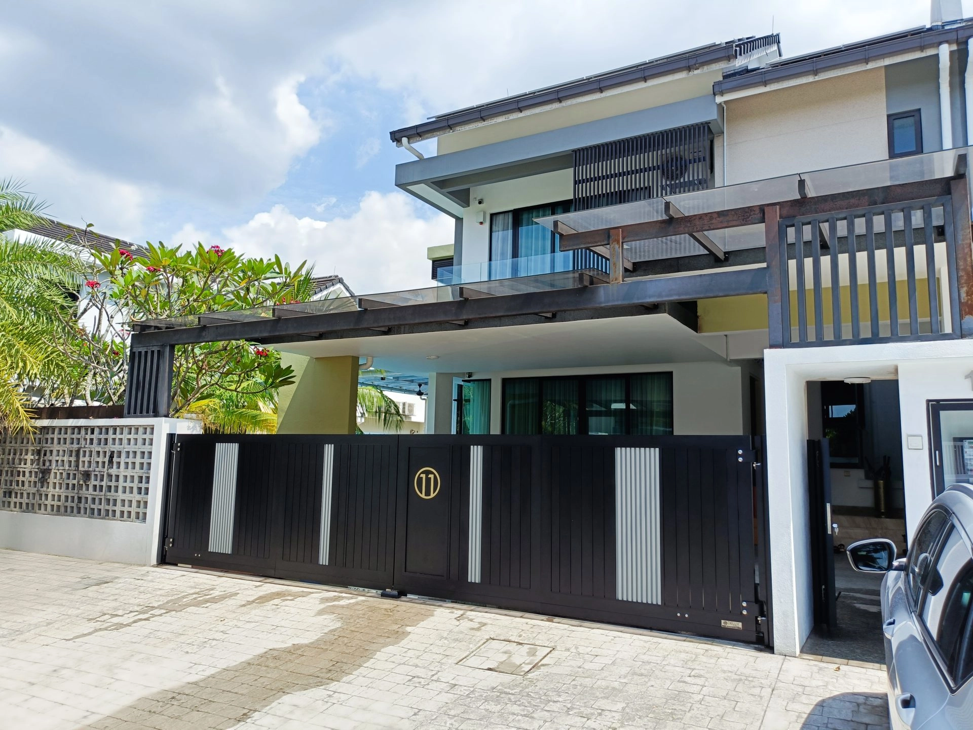 Trackless folding gate Trackless autogate Folding gate Malaysia Aluminium gate Malaysia Delux autogate Unigate Autogate Malaysia Unigate Malaysia Trackless gate Malaysia Aluminium gate supplier Malaysia Aluminium auto gate Autogate price Autogate system price Trackless autogate malaysia price Autogate malaysia price Aluminium gate suppliers Elite 3