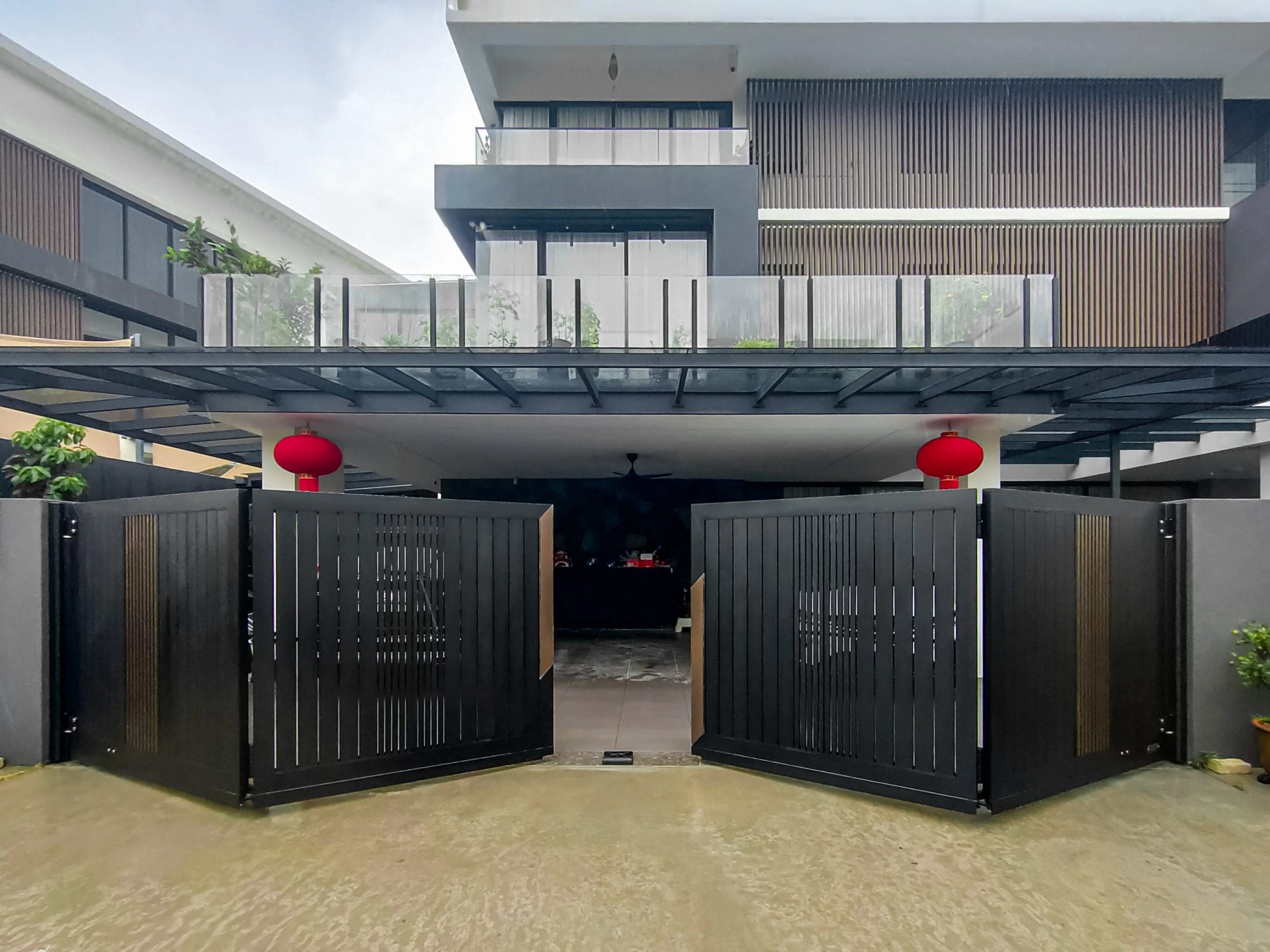 Trackless folding gate Trackless autogate Folding gate Malaysia Aluminium gate Malaysia Delux autogate Unigate Autogate Malaysia Unigate Malaysia Trackless gate Malaysia Aluminium gate supplier Malaysia Aluminium auto gate Autogate price Autogate system price Trackless autogate malaysia price Autogate malaysia price Aluminium gate suppliers lustre2