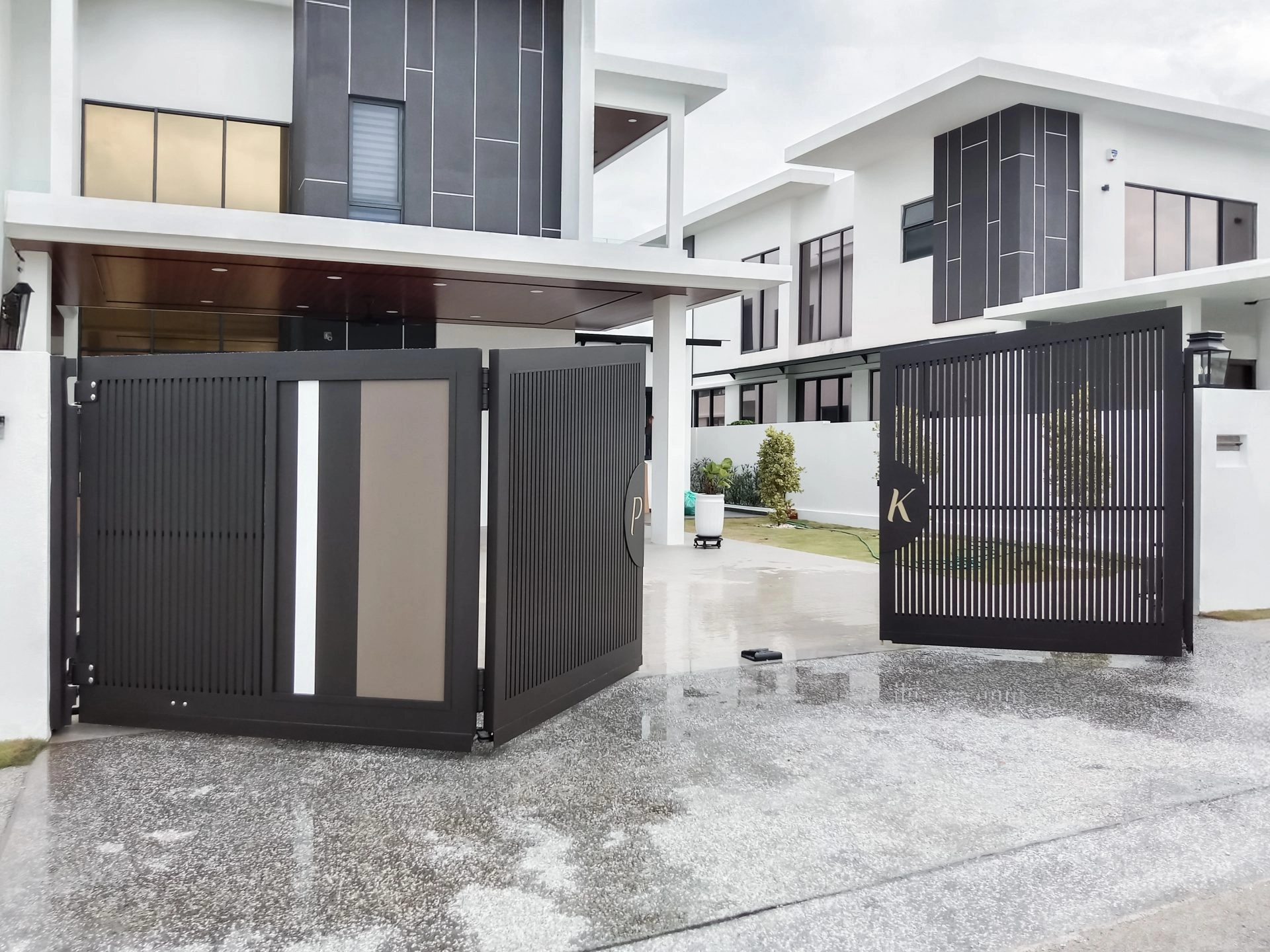 Trackless folding gate Trackless autogate Folding gate Malaysia Aluminium gate Malaysia Delux autogate Unigate Autogate Malaysia Unigate Malaysia Trackless gate Malaysia Aluminium gate supplier Malaysia Aluminium auto gate Autogate price Autogate system price Trackless autogate malaysia price Autogate malaysia price Aluminium gate suppliers sharperr1