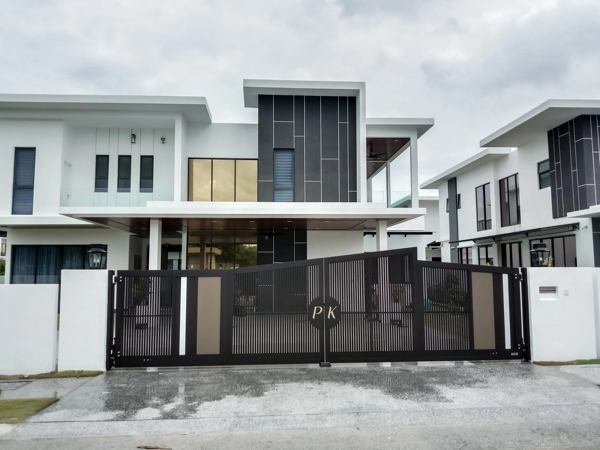 Trackless folding gate Trackless autogate Folding gate Malaysia Aluminium gate Malaysia Delux autogate Unigate Autogate Malaysia Unigate Malaysia Trackless gate Malaysia Aluminium gate supplier Malaysia Aluminium auto gate Autogate price Autogate system price Trackless autogate malaysia price Autogate malaysia price Aluminium gate suppliers sharperr1