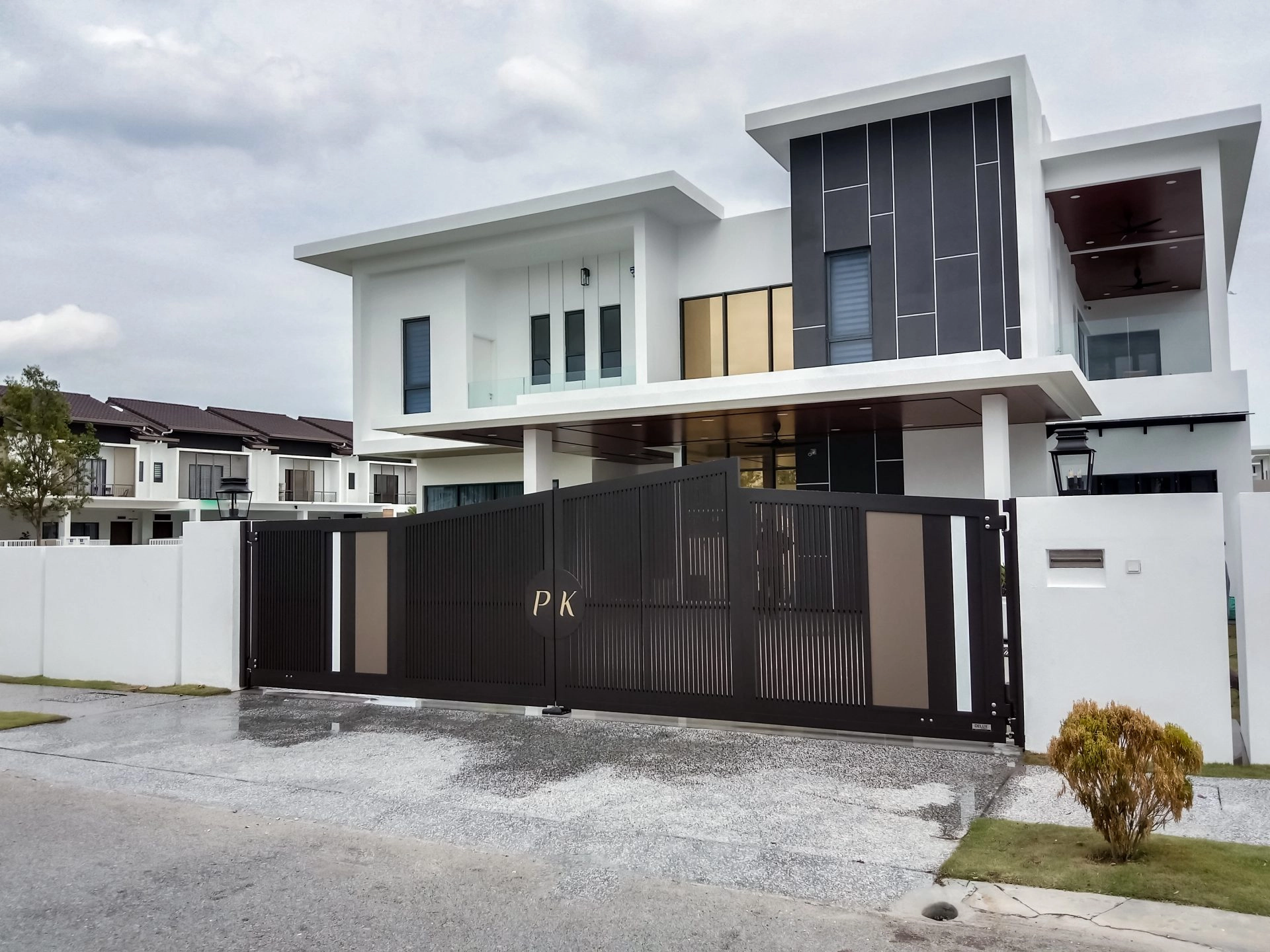 Trackless folding gate Trackless autogate Folding gate Malaysia Aluminium gate Malaysia Delux autogate Unigate Autogate Malaysia Unigate Malaysia Trackless gate Malaysia Aluminium gate supplier Malaysia Aluminium auto gate Autogate price Autogate system price Trackless autogate malaysia price Autogate malaysia price Aluminium gate suppliers sharperr1