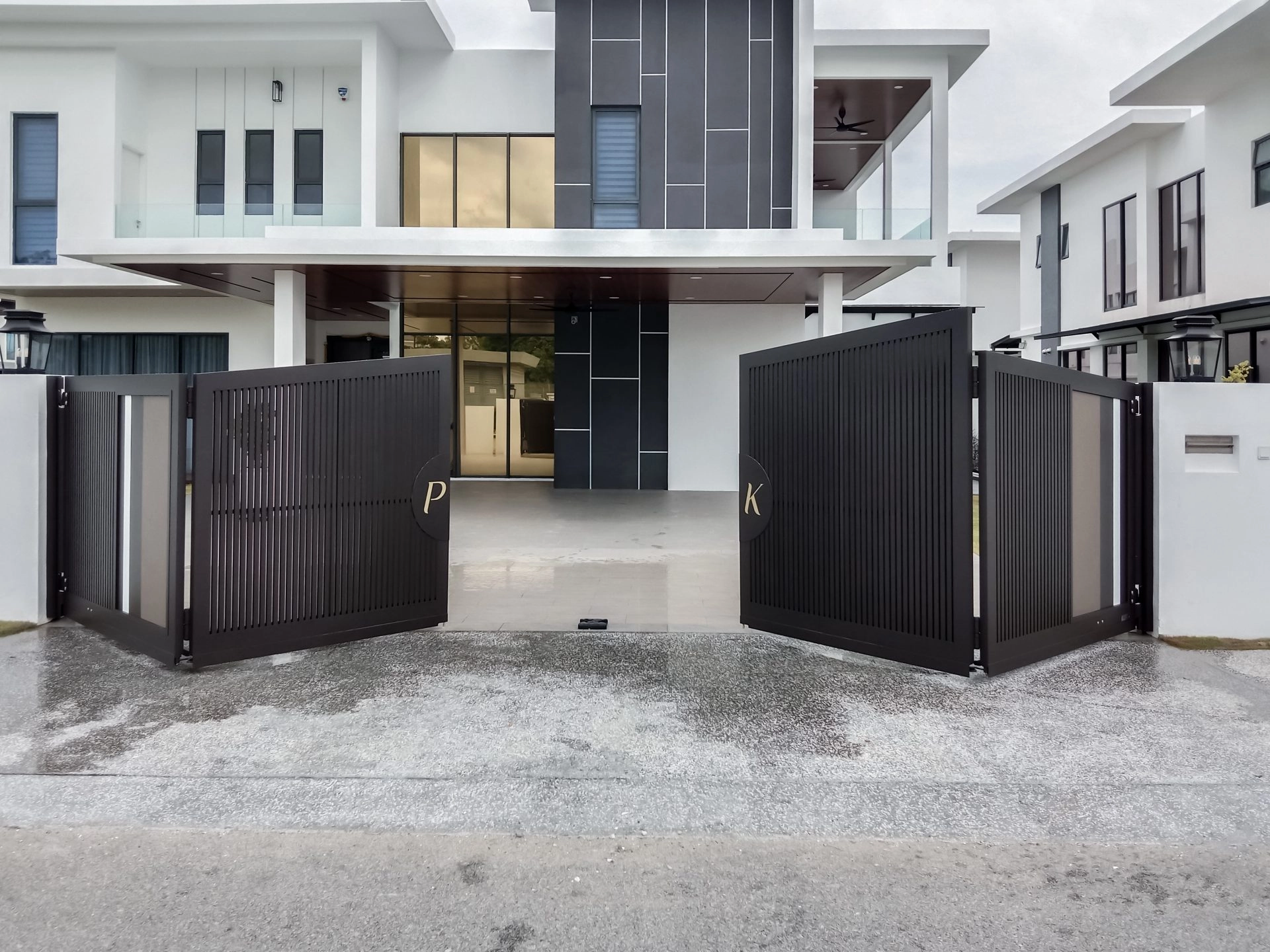 Trackless folding gate Trackless autogate Folding gate Malaysia Aluminium gate Malaysia Delux autogate Unigate Autogate Malaysia Unigate Malaysia Trackless gate Malaysia Aluminium gate supplier Malaysia Aluminium auto gate Autogate price Autogate system price Trackless autogate malaysia price Autogate malaysia price Aluminium gate suppliers sharperr1