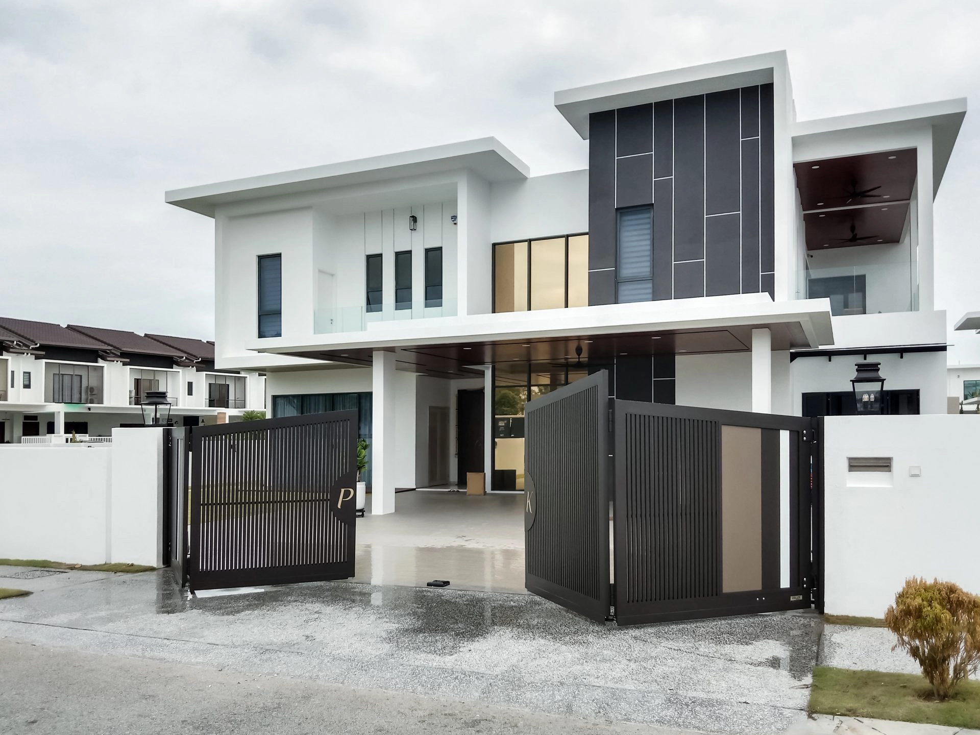 Trackless folding gate Trackless autogate Folding gate Malaysia Aluminium gate Malaysia Delux autogate Unigate Autogate Malaysia Unigate Malaysia Trackless gate Malaysia Aluminium gate supplier Malaysia Aluminium auto gate Autogate price Autogate system price Trackless autogate malaysia price Autogate malaysia price Aluminium gate suppliers sharperr1