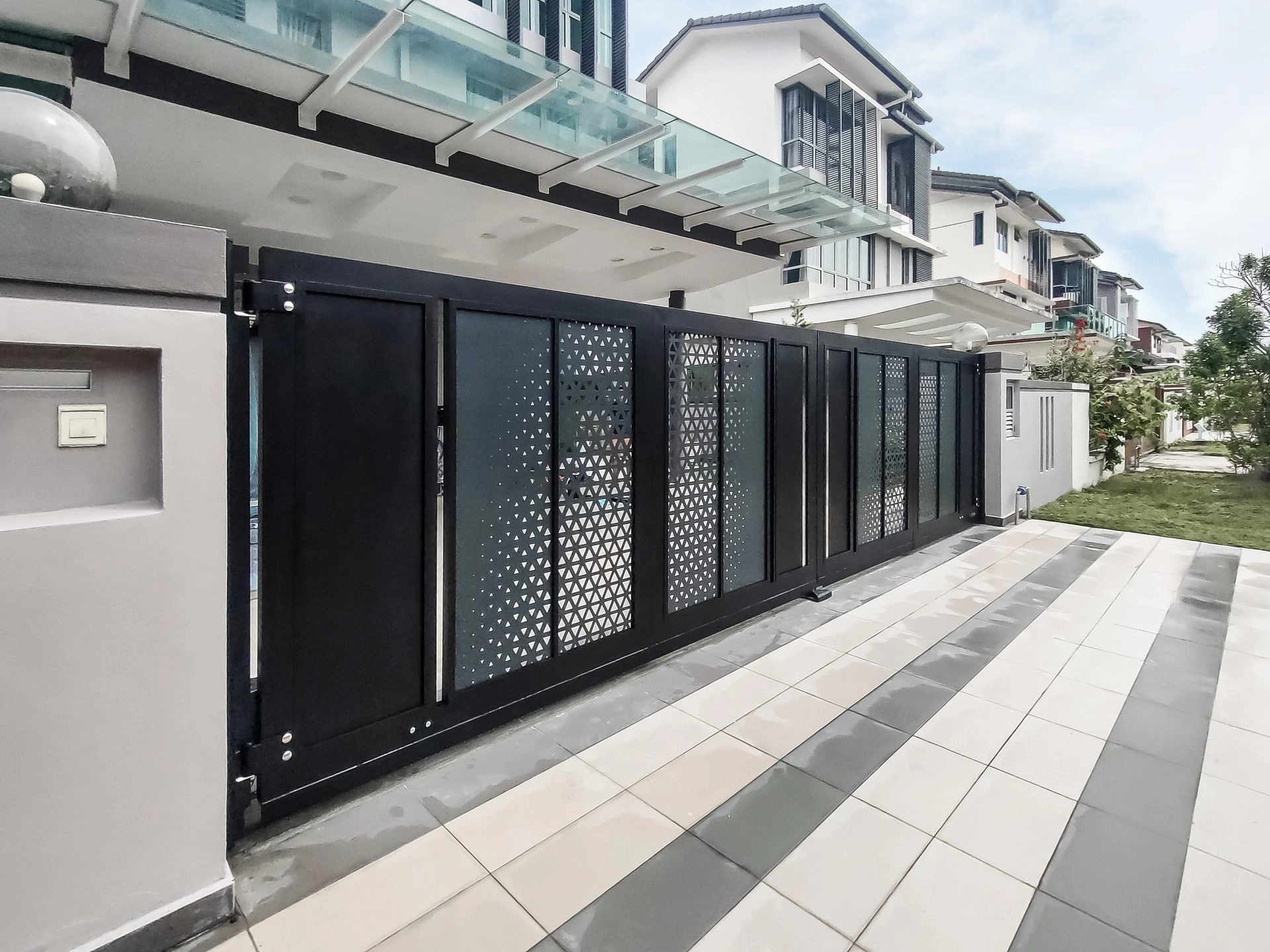 Trackless folding gate Trackless autogate Folding gate Malaysia Aluminium gate Malaysia Delux autogate Unigate Autogate Malaysia Unigate Malaysia Trackless gate Malaysia Aluminium gate supplier Malaysia Aluminium auto gate Autogate price Autogate system price Trackless autogate malaysia price Autogate malaysia price Aluminium gate suppliers Stellar 101