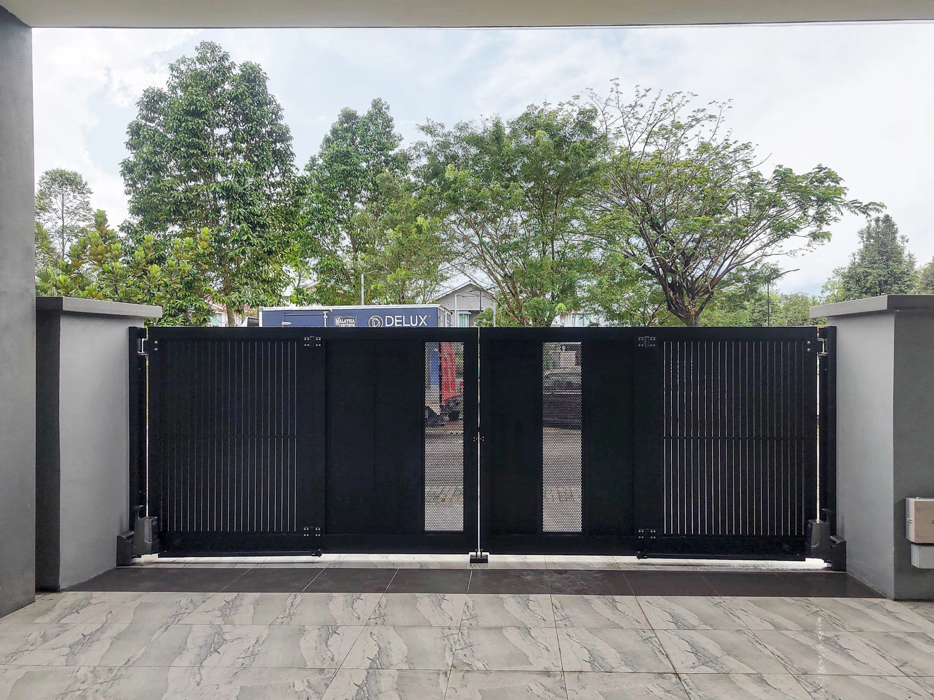 Trackless folding gate Trackless autogate Folding gate Malaysia Aluminium gate Malaysia Delux autogate Unigate Autogate Malaysia Unigate Malaysia Trackless gate Malaysia Aluminium gate supplier Malaysia Aluminium auto gate Autogate price Autogate system price Trackless autogate malaysia price Autogate malaysia price Aluminium gate suppliers Stripe 1