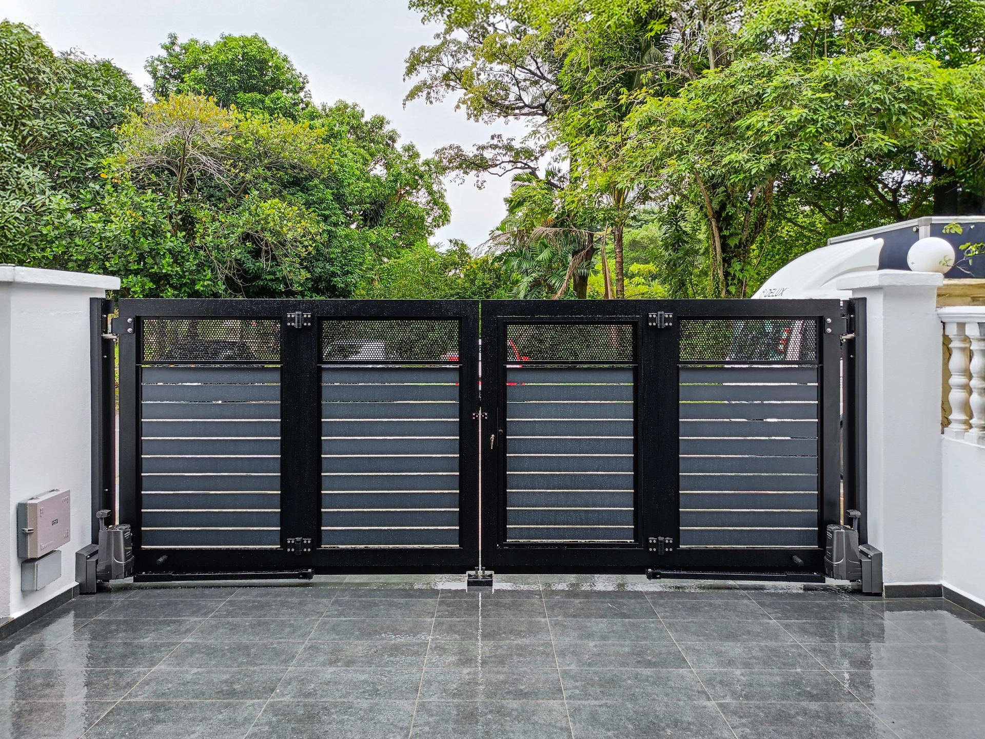 Trackless folding gate Trackless autogate Folding gate Malaysia Aluminium gate Malaysia Delux autogate Unigate Autogate Malaysia Unigate Malaysia Trackless gate Malaysia Aluminium gate supplier Malaysia Aluminium auto gate Autogate price Autogate system price Trackless autogate malaysia price Autogate malaysia price Aluminium gate suppliers texstone x4