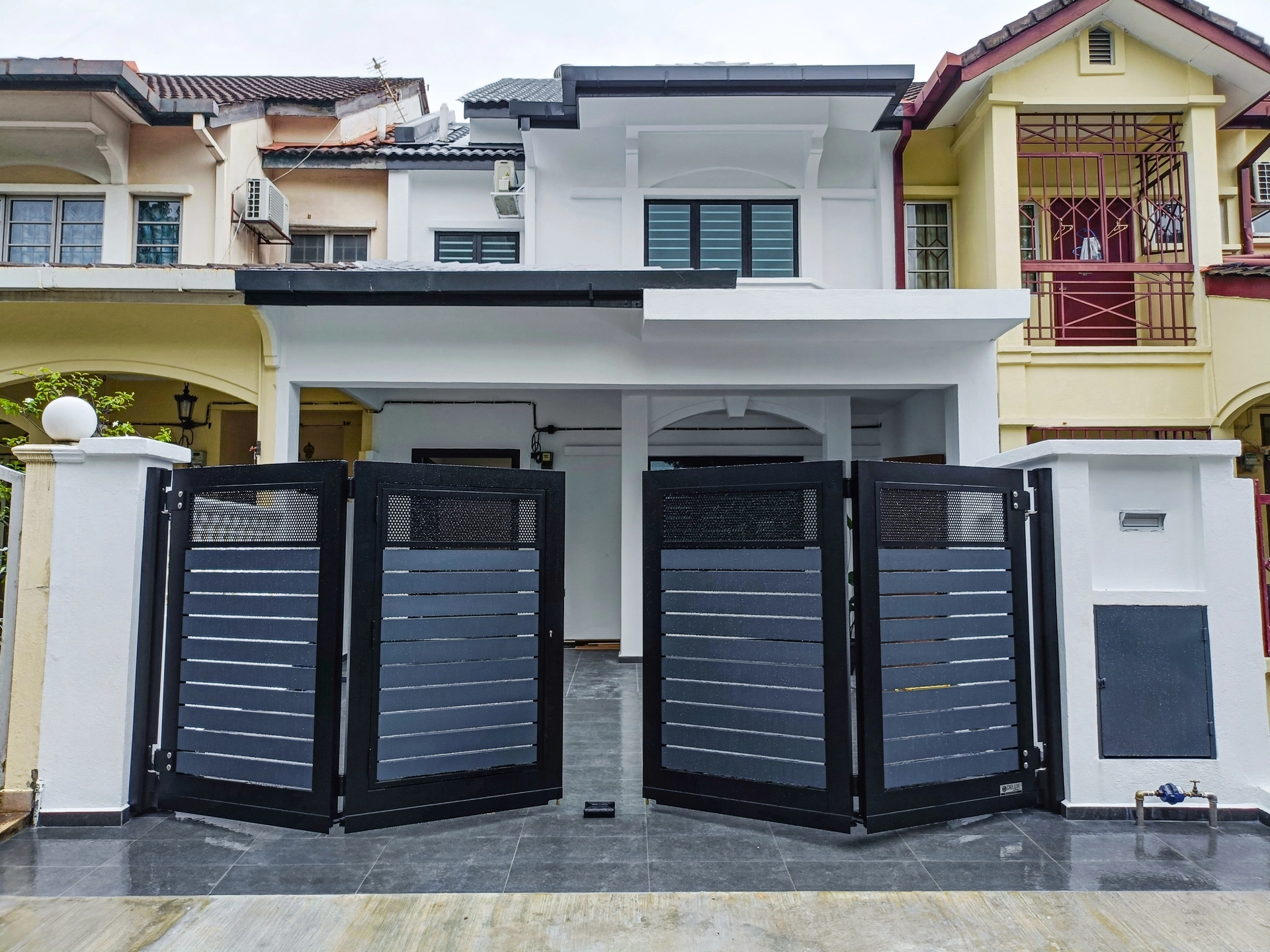 Trackless folding gate Trackless autogate Folding gate Malaysia Aluminium gate Malaysia Delux autogate Unigate Autogate Malaysia Unigate Malaysia Trackless gate Malaysia Aluminium gate supplier Malaysia Aluminium auto gate Autogate price Autogate system price Trackless autogate malaysia price Autogate malaysia price Aluminium gate suppliers texstone x4