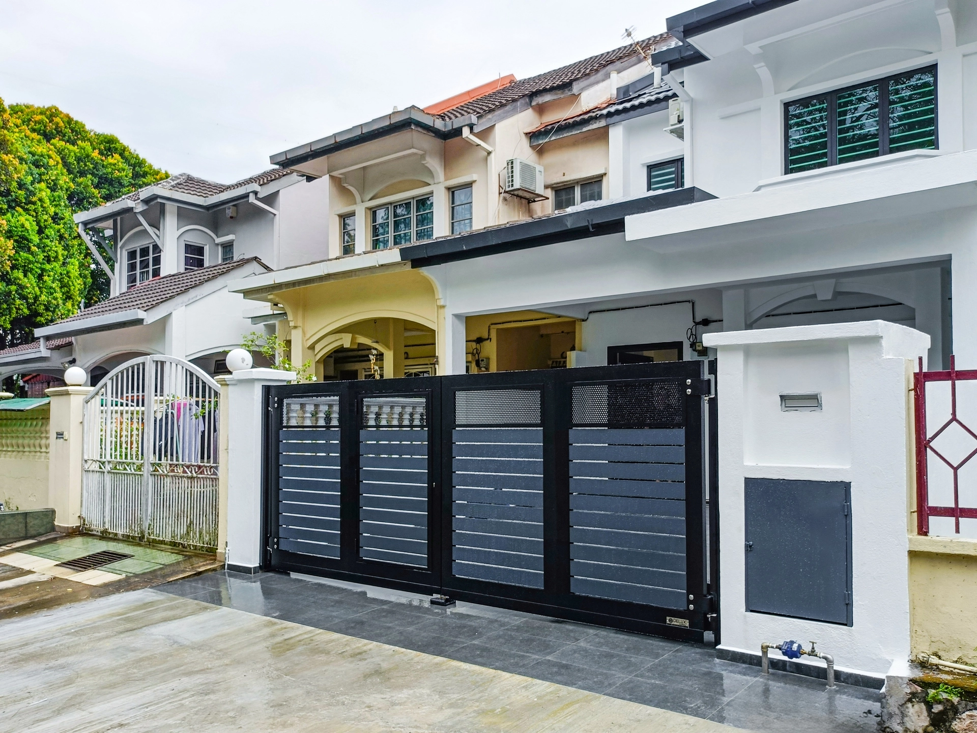 Trackless folding gate Trackless autogate Folding gate Malaysia Aluminium gate Malaysia Delux autogate Unigate Autogate Malaysia Unigate Malaysia Trackless gate Malaysia Aluminium gate supplier Malaysia Aluminium auto gate Autogate price Autogate system price Trackless autogate malaysia price Autogate malaysia price Aluminium gate suppliers texstone x4