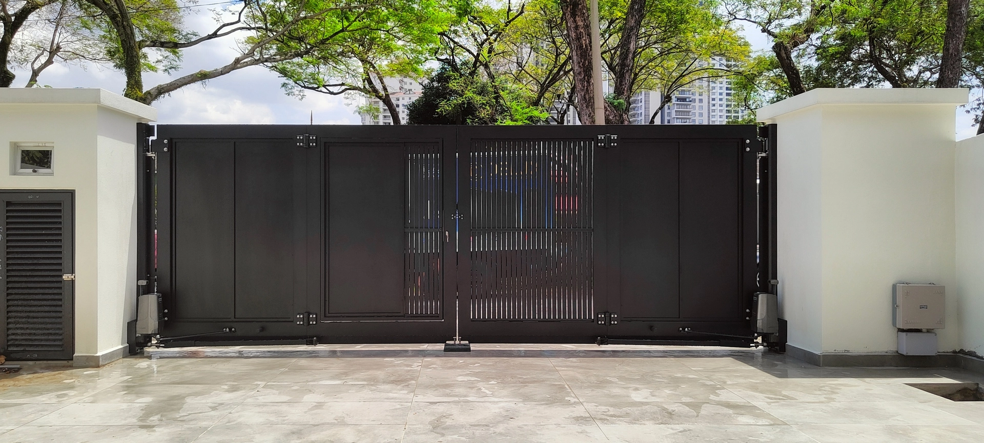 Trackless folding gate Trackless autogate Folding gate Malaysia Aluminium gate Malaysia Delux autogate Unigate Autogate Malaysia Unigate Malaysia Trackless gate Malaysia Aluminium gate supplier Malaysia Aluminium auto gate Autogate price Autogate system price Trackless autogate malaysia price Autogate malaysia price Aluminium gate suppliers wood 1